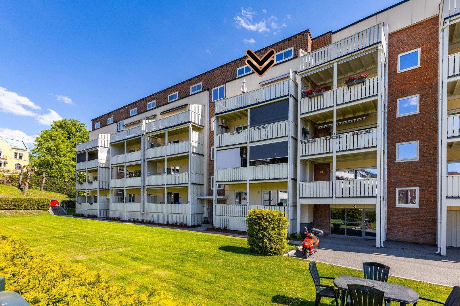 Leiligheten har en attraktiv og meget sentral beliggenhet på Bragernes i Drammen kommune. Like ved eiendommen finner du CC Kjøpesenter, treningssenter, ulike helsetilbud og spisesteder. Galleribilde
