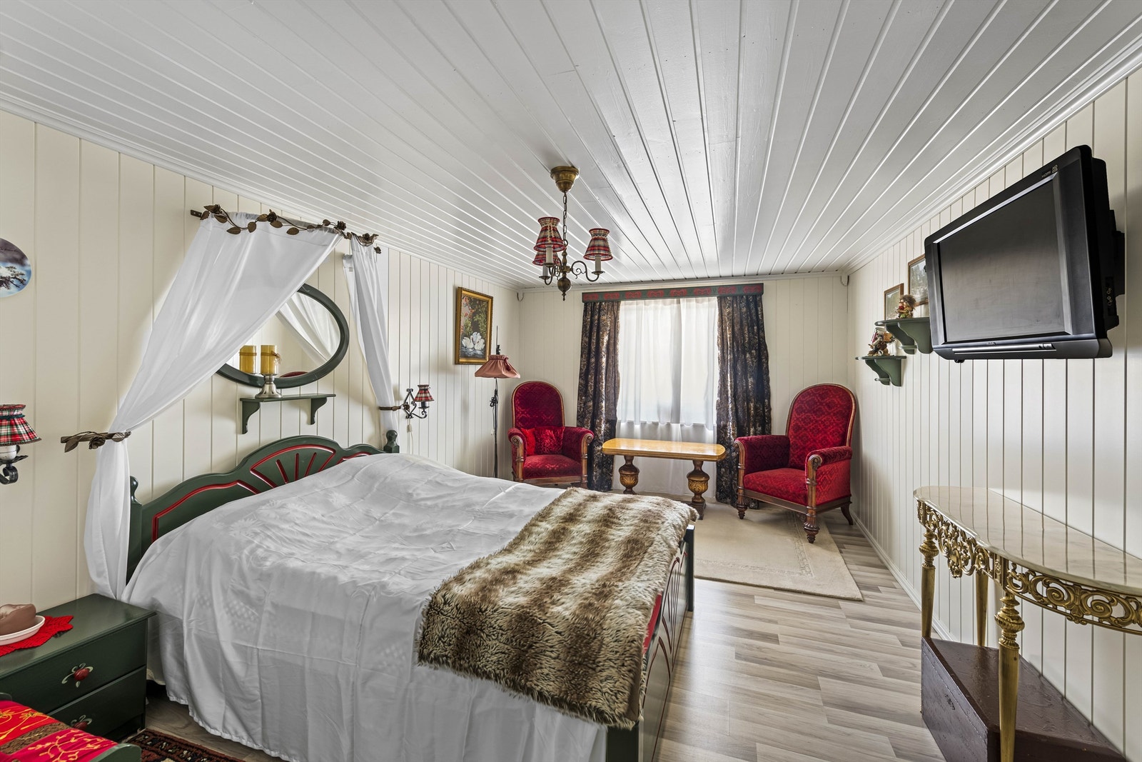 Soverom 2 - Begge soverommene er av meget god størrelse Galleribilde