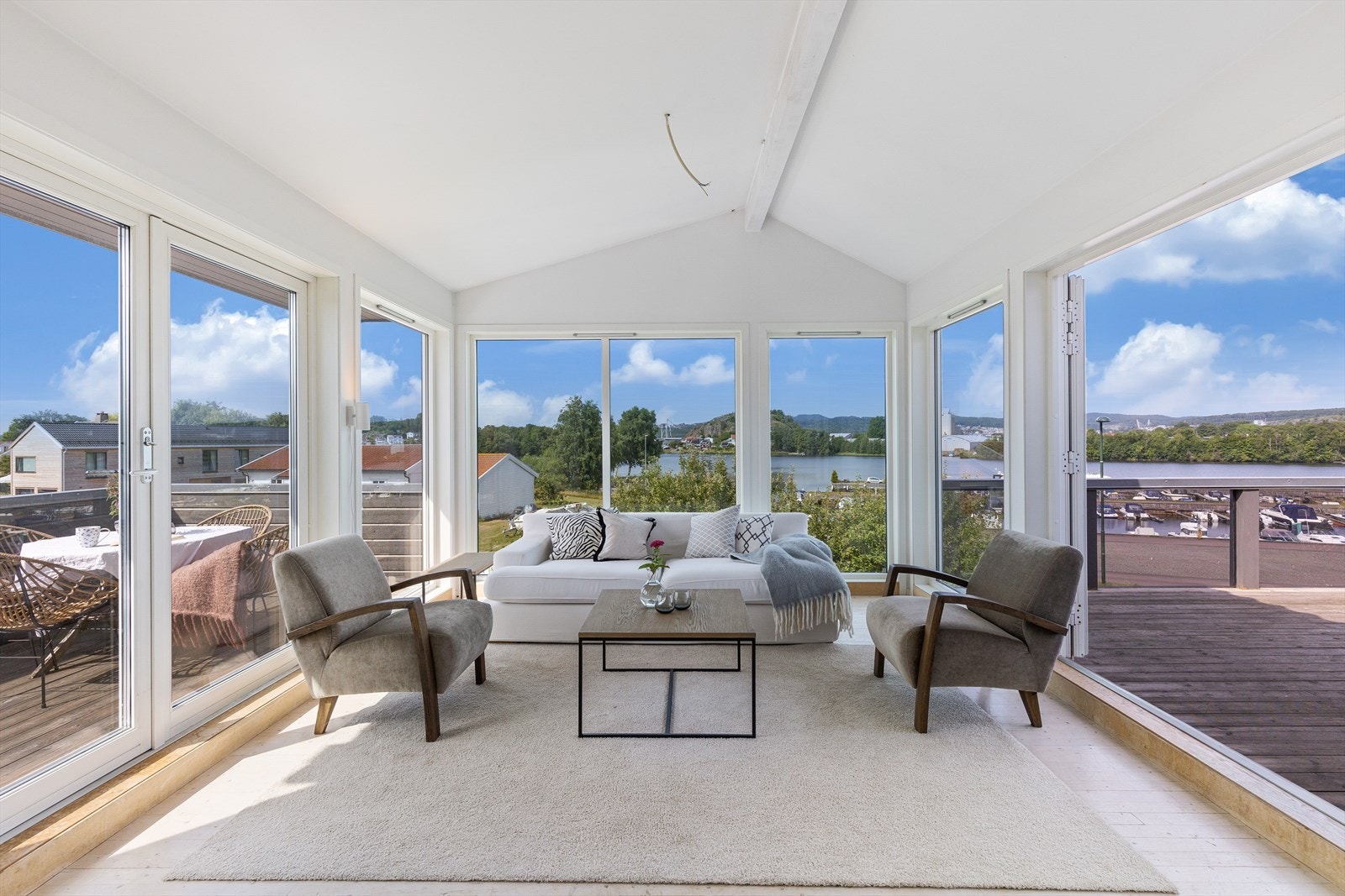 Det er veranda på to sider Galleribilde