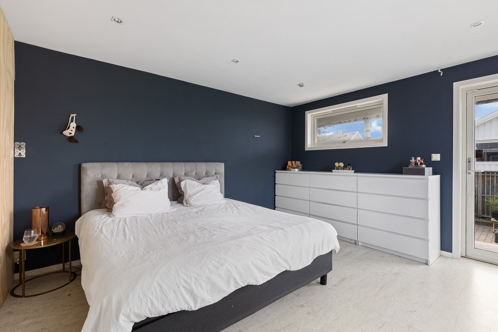 Soverommet har utgang til hagen Galleribilde