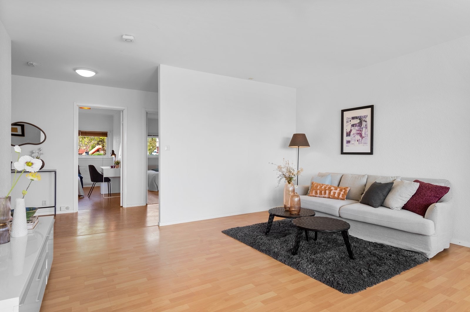 Det er god plass for stor sofa- og tvgruppe. Galleribilde