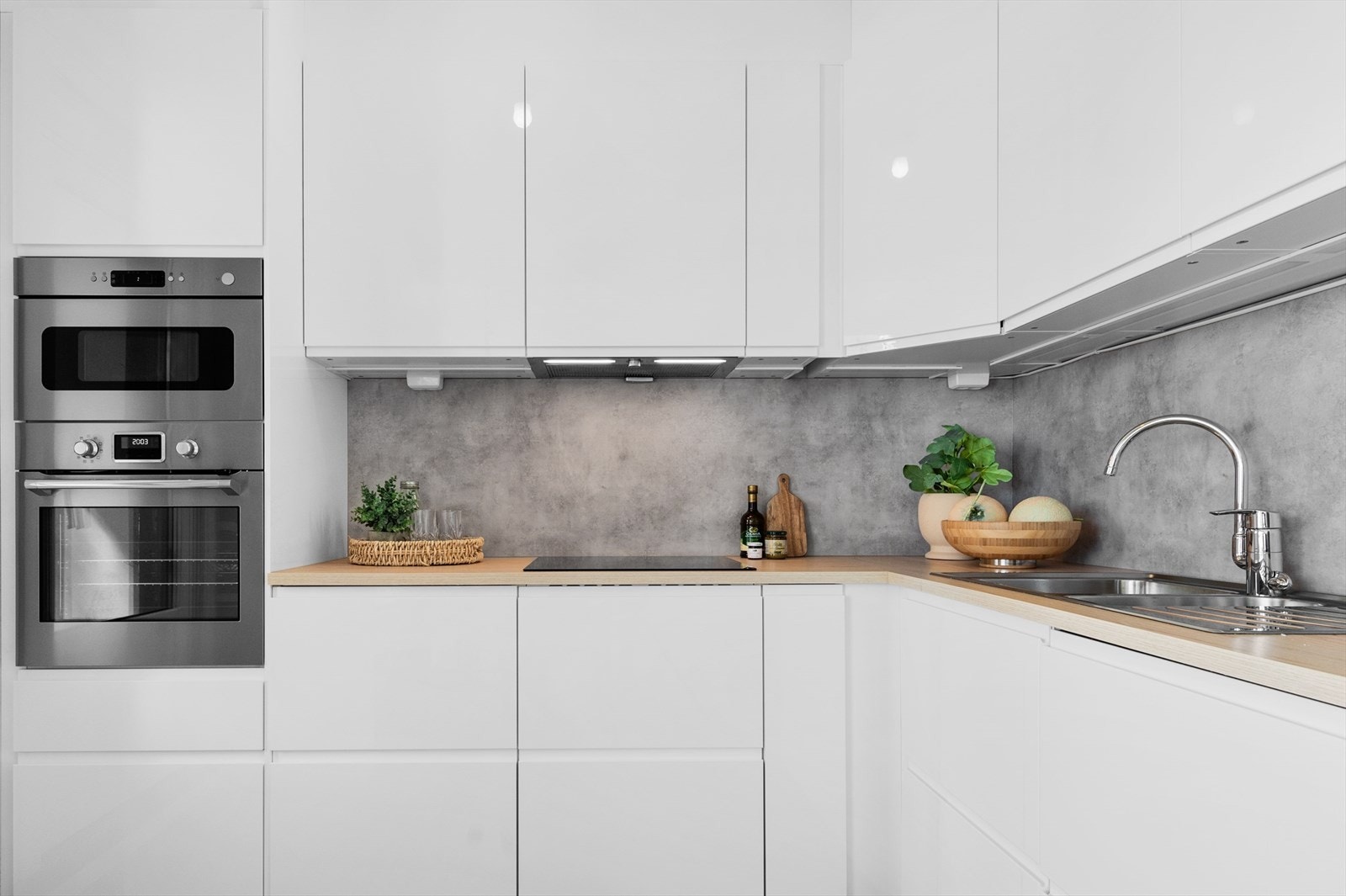 Det medfølger integrerte hvitevarer; stekeovn, mikro, platetopp og oppvaskmaskin. Galleribilde