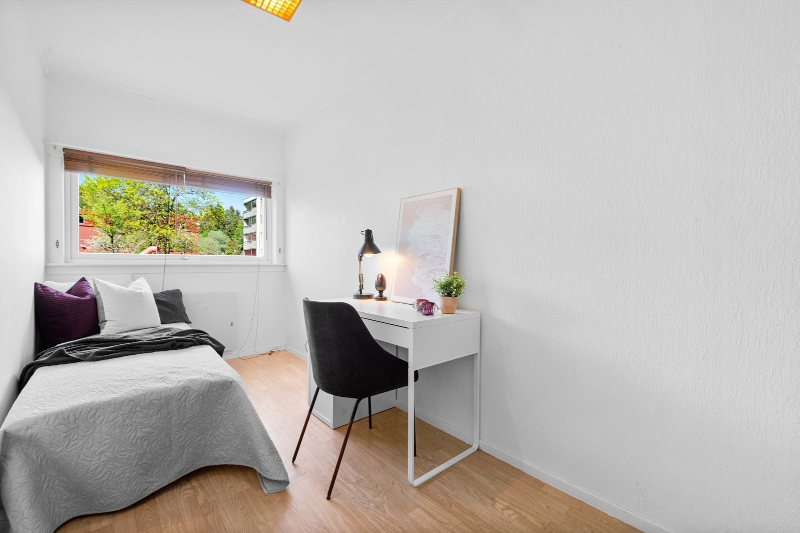 3 soverom og barnevennlig omgivelser gjør leiligheten veldig godt egnet for barnefamilier. Galleribilde