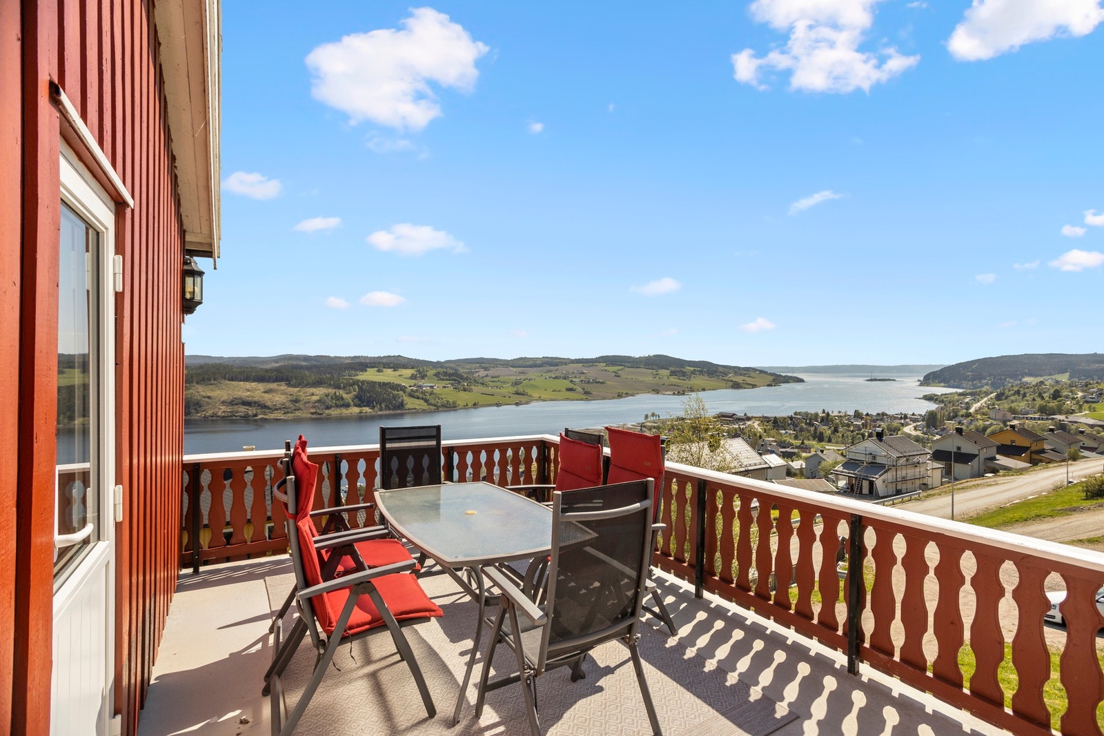 Fra stuen er det utgang til takterrasse på 16 kvm Galleribilde