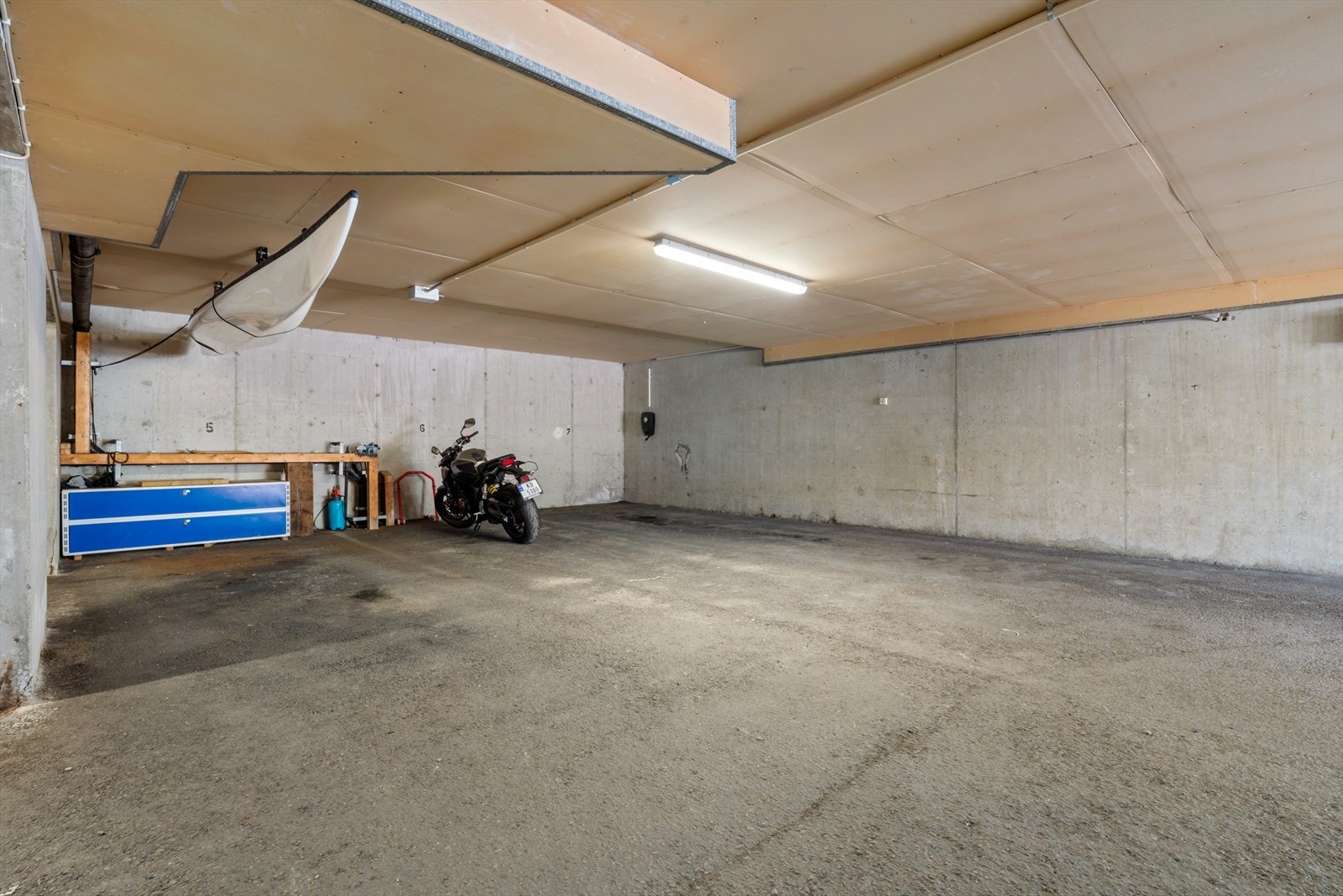- Leiligheten disponerer egen parkeringsplass i felles garasjeanlegg, med elbillader - Galleribilde