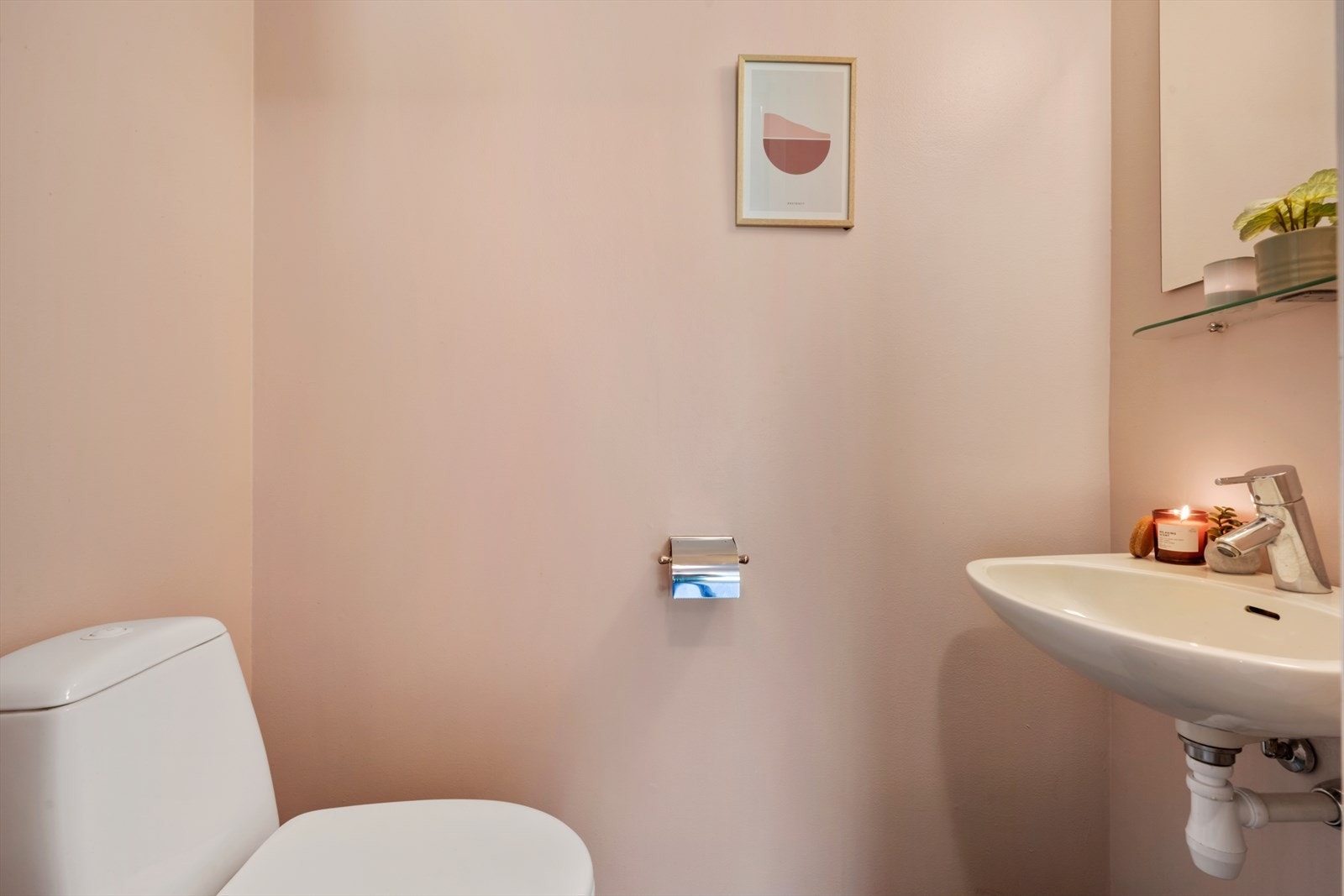 - Separat wc-rom med toalett og servant - Galleribilde