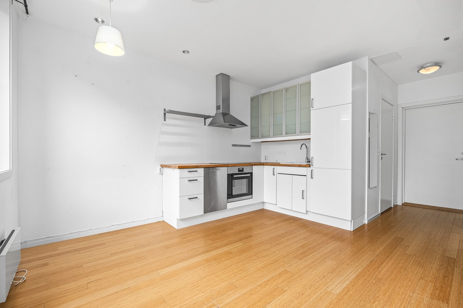 Leiligheten har lave felleskostnader, som inkluderer bla.a velforeningskontingent, fjernvarme, drift og elektroniske fellesavtaler. Galleribilde