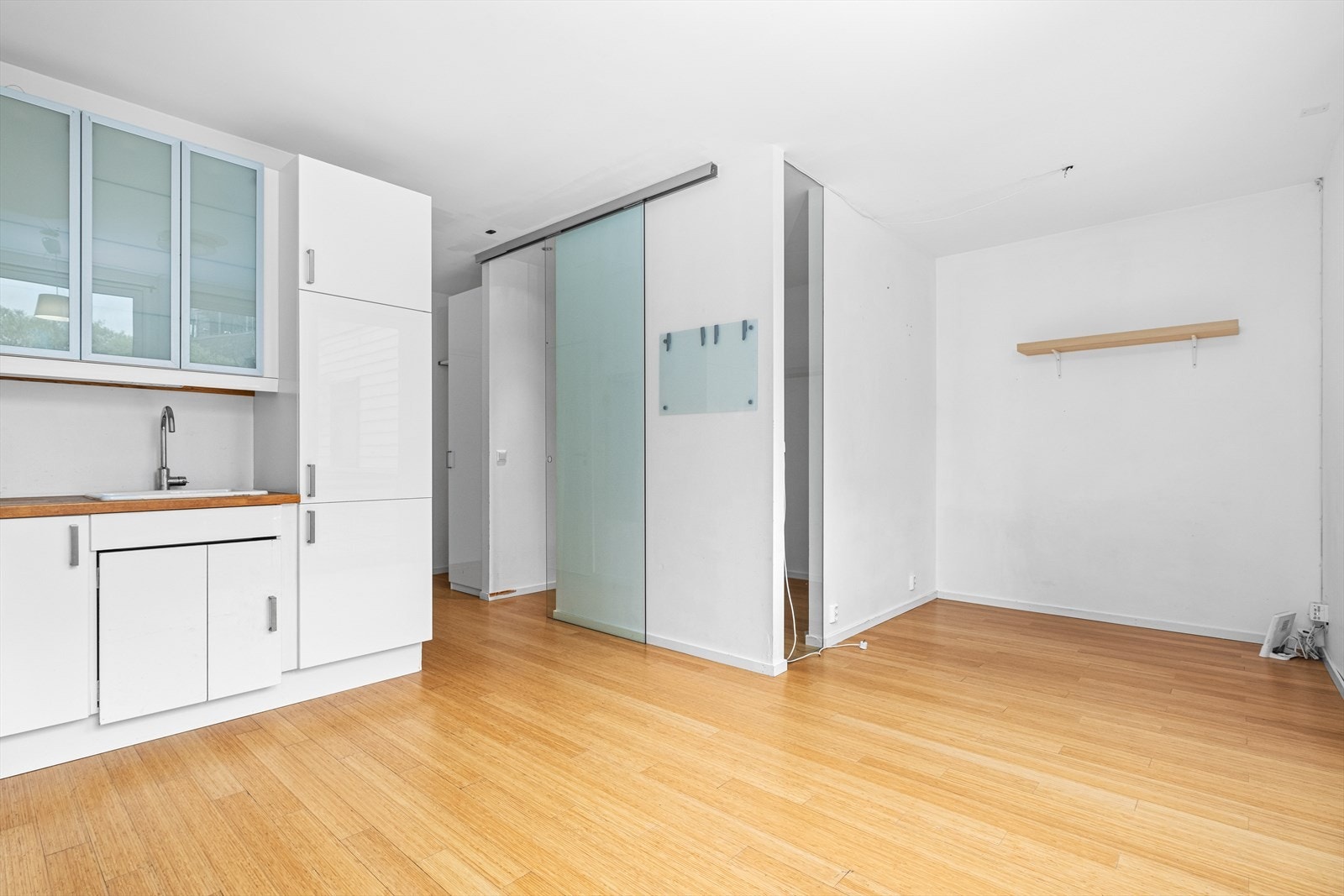 Her bor du i umiddelbar nærhet til de alt du trenger av fasiliteter på Solsiden. Nærmeste bussholdeplass er Dyre Halses Gate, som ligger like utenfor bygget. Galleribilde