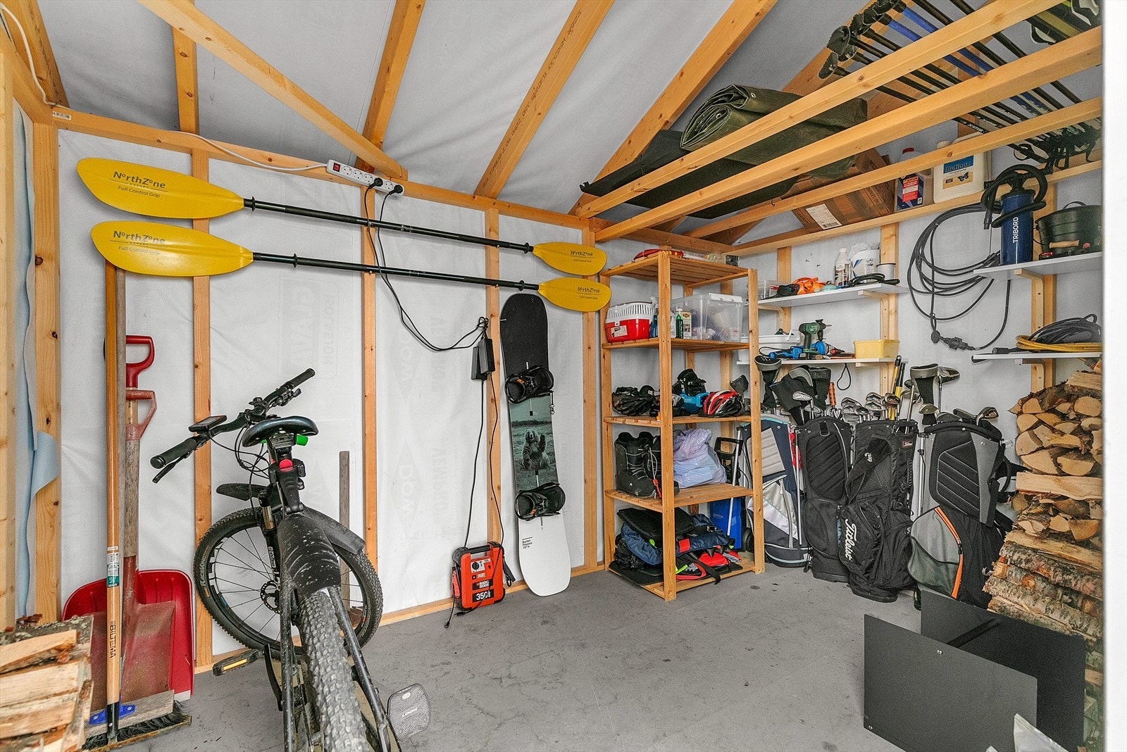 Utebod med gode lagringsmuligheter Galleribilde