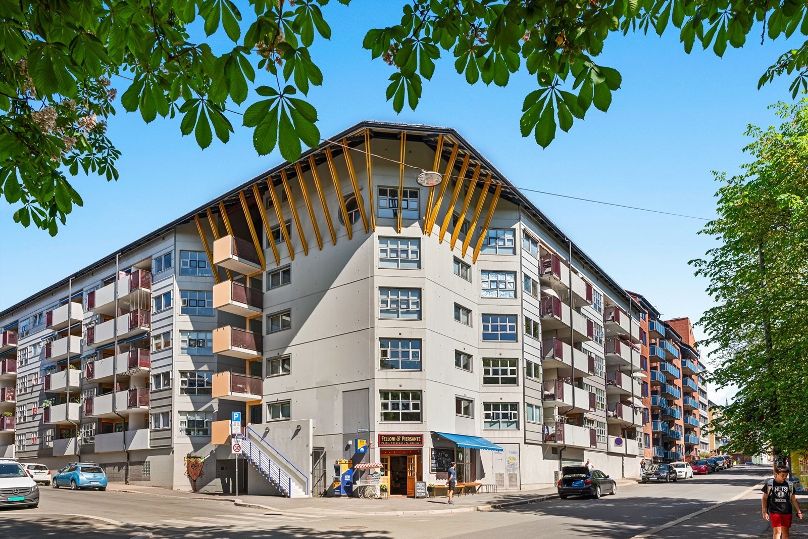 Gøteborggata 1 tilhører et hyggelig og veldrevet borettslag, bestående av tilsammen 64 andelsleiligheter. Galleribilde