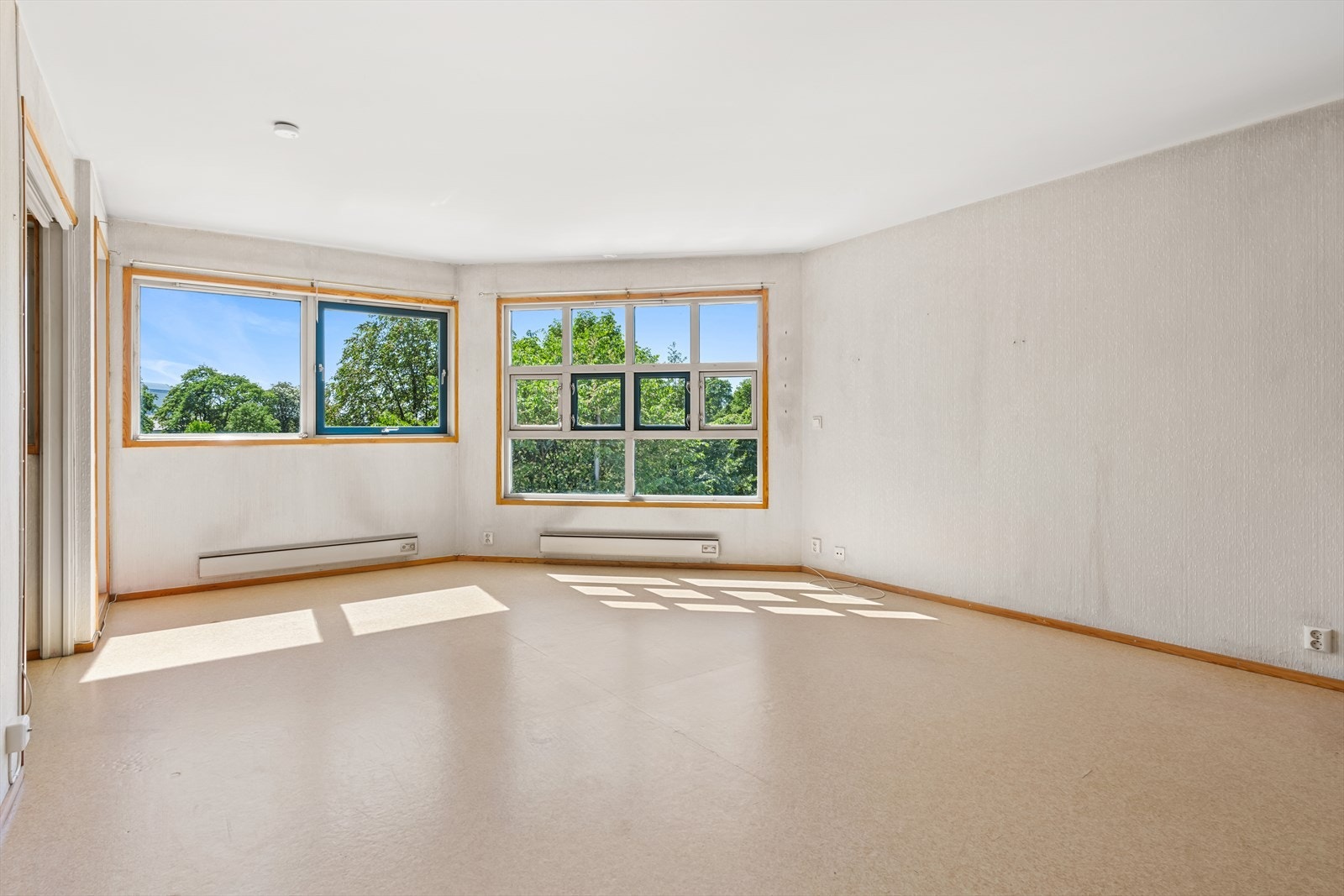 Stuen er lys og arealeffektiv med flere gode innredningsmuligheter. Galleribilde