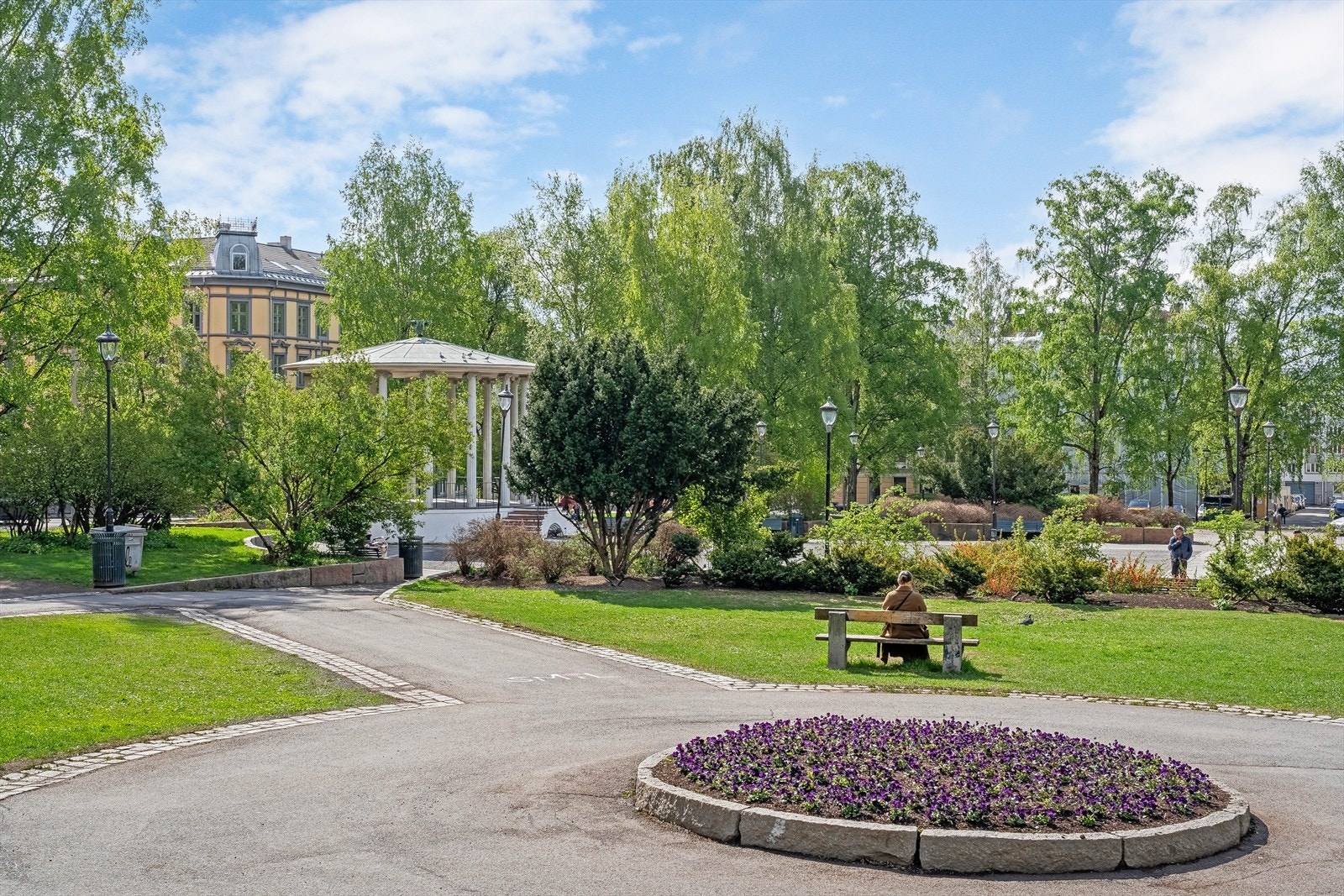 Liker du å gå på loppemarked så arrangeres dette hver søndag i Birkelunden Park. Galleribilde