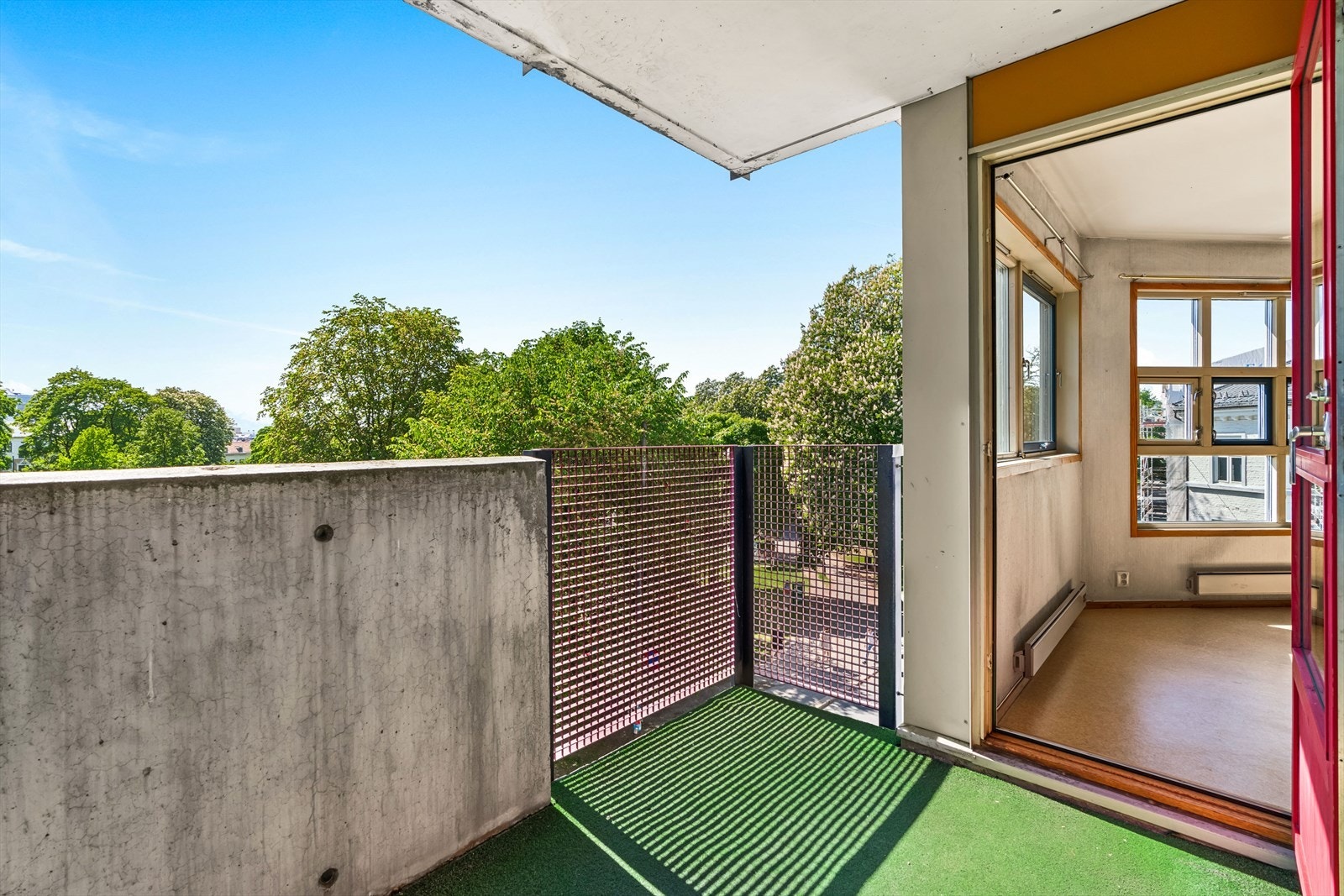 Fra stuen har du utgang til den herlige balkongen som virkelig må oppleves. Galleribilde