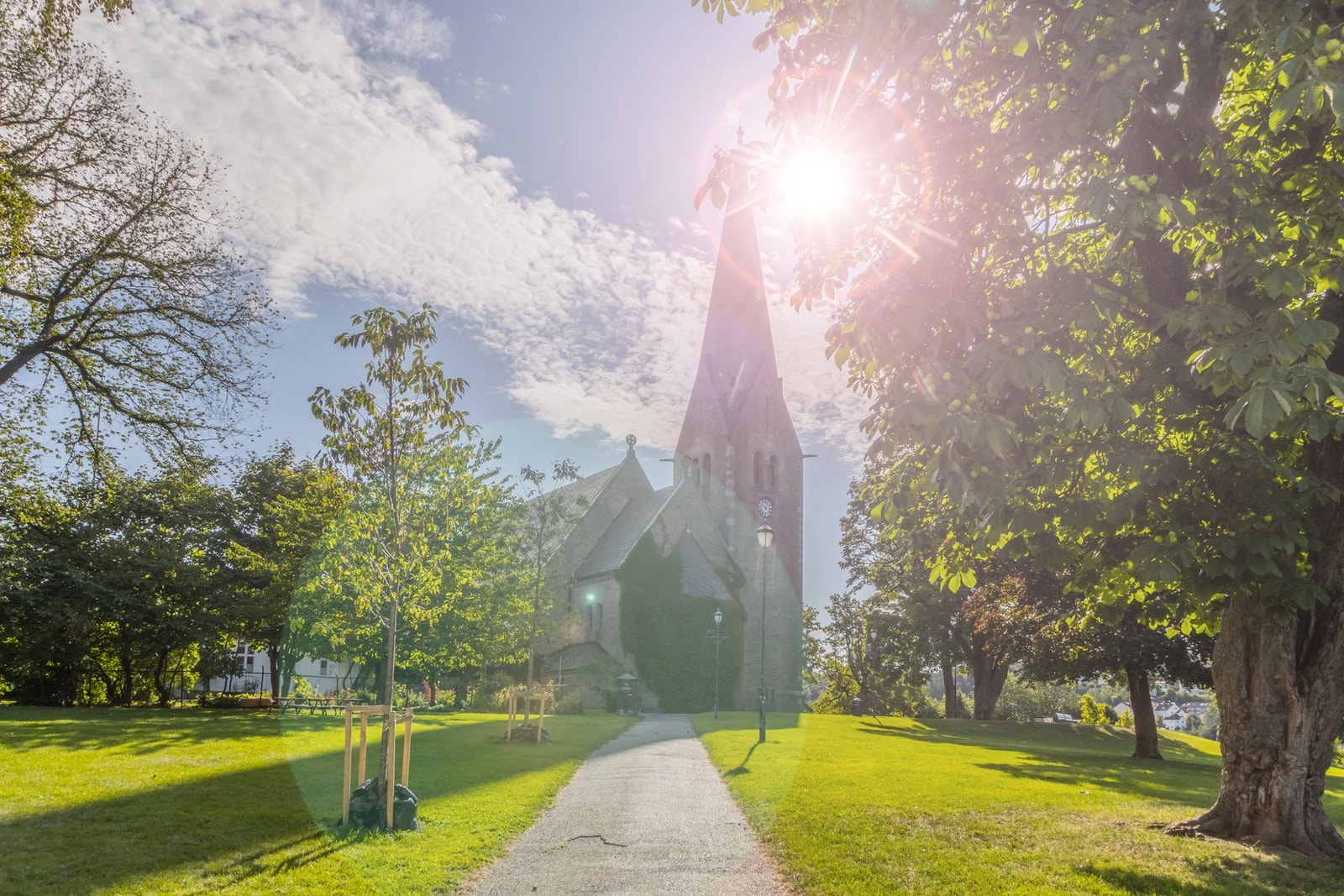 Ikoniske Vålerenga kirke. Galleribilde