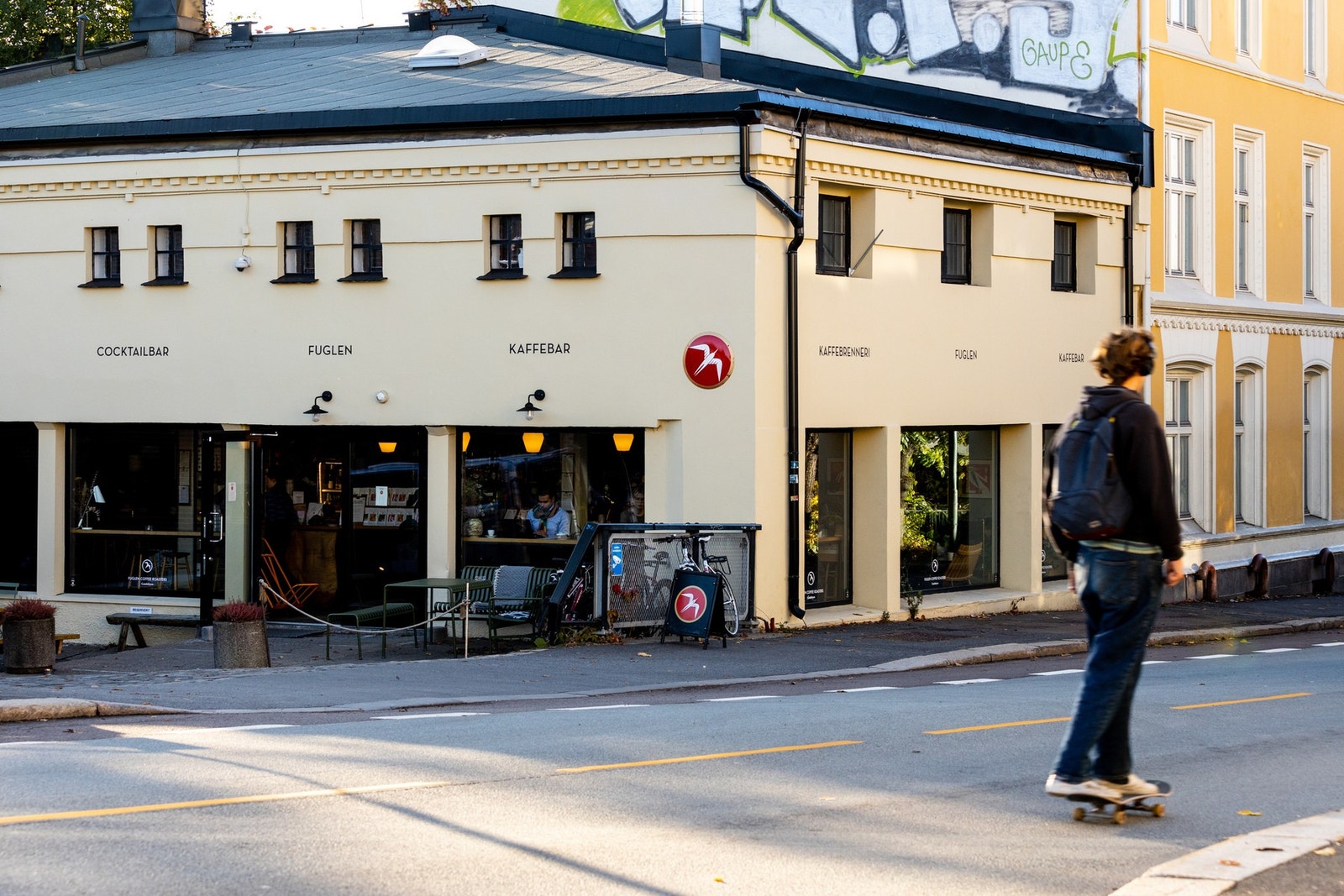 Fuglen kaffe og coctail bar. Galleribilde