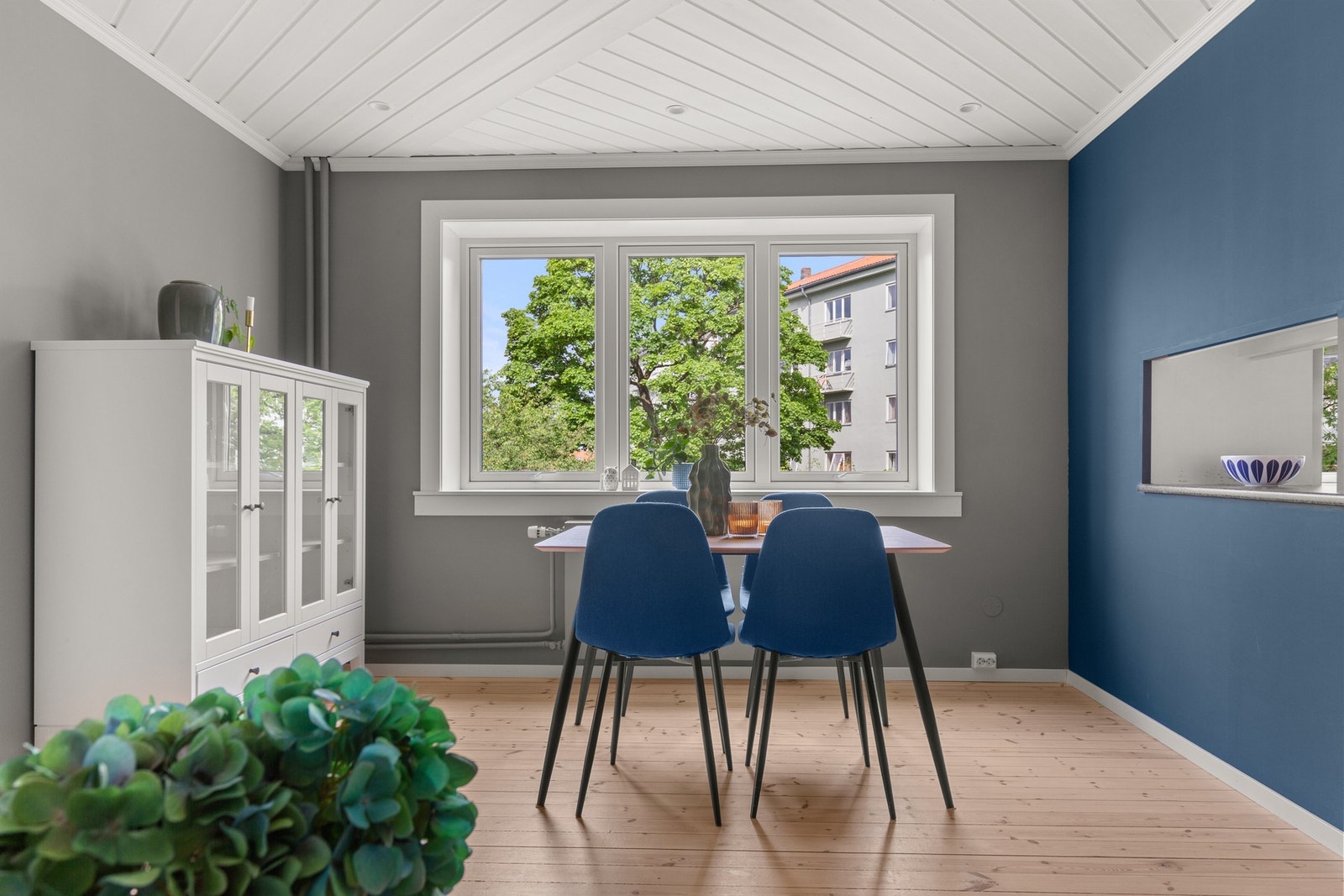 Flott plass for romslig spisestue. Galleribilde