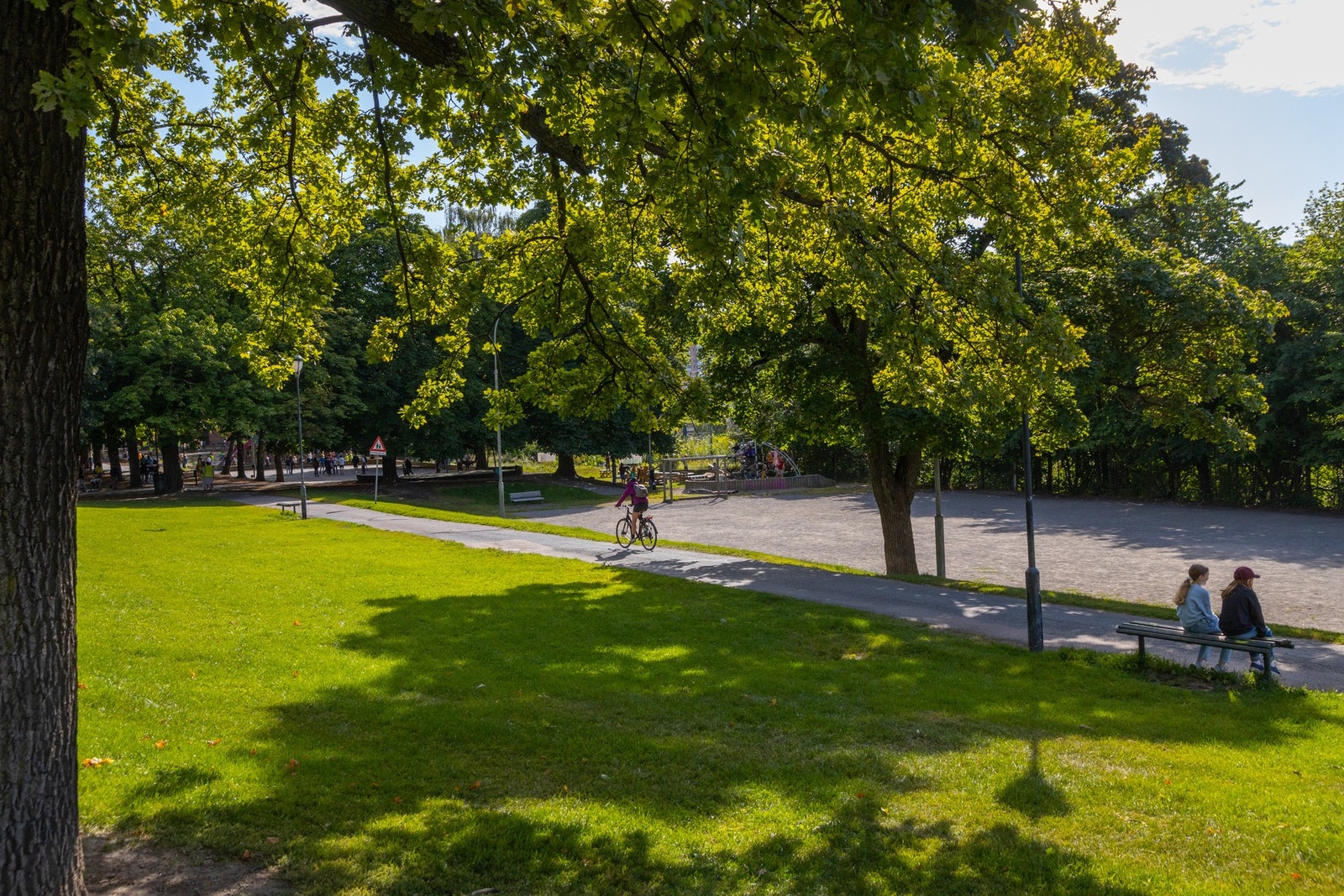 Området har flotte parker og gang og sykkelstier. Galleribilde