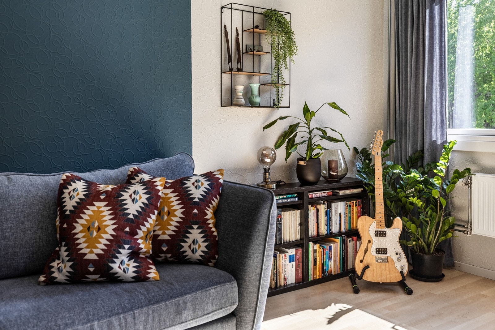 Stuen er innbydende og koselig. Galleribilde