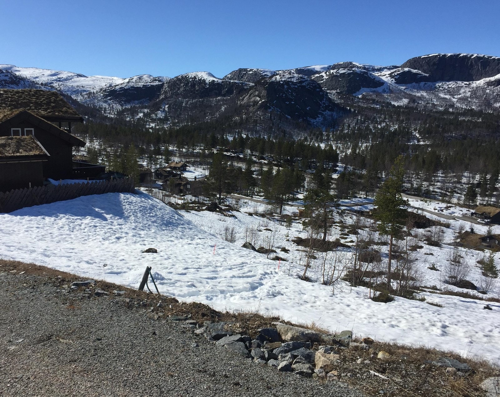 Nydelig utsikt mot fjellene i nord og vest Galleribilde