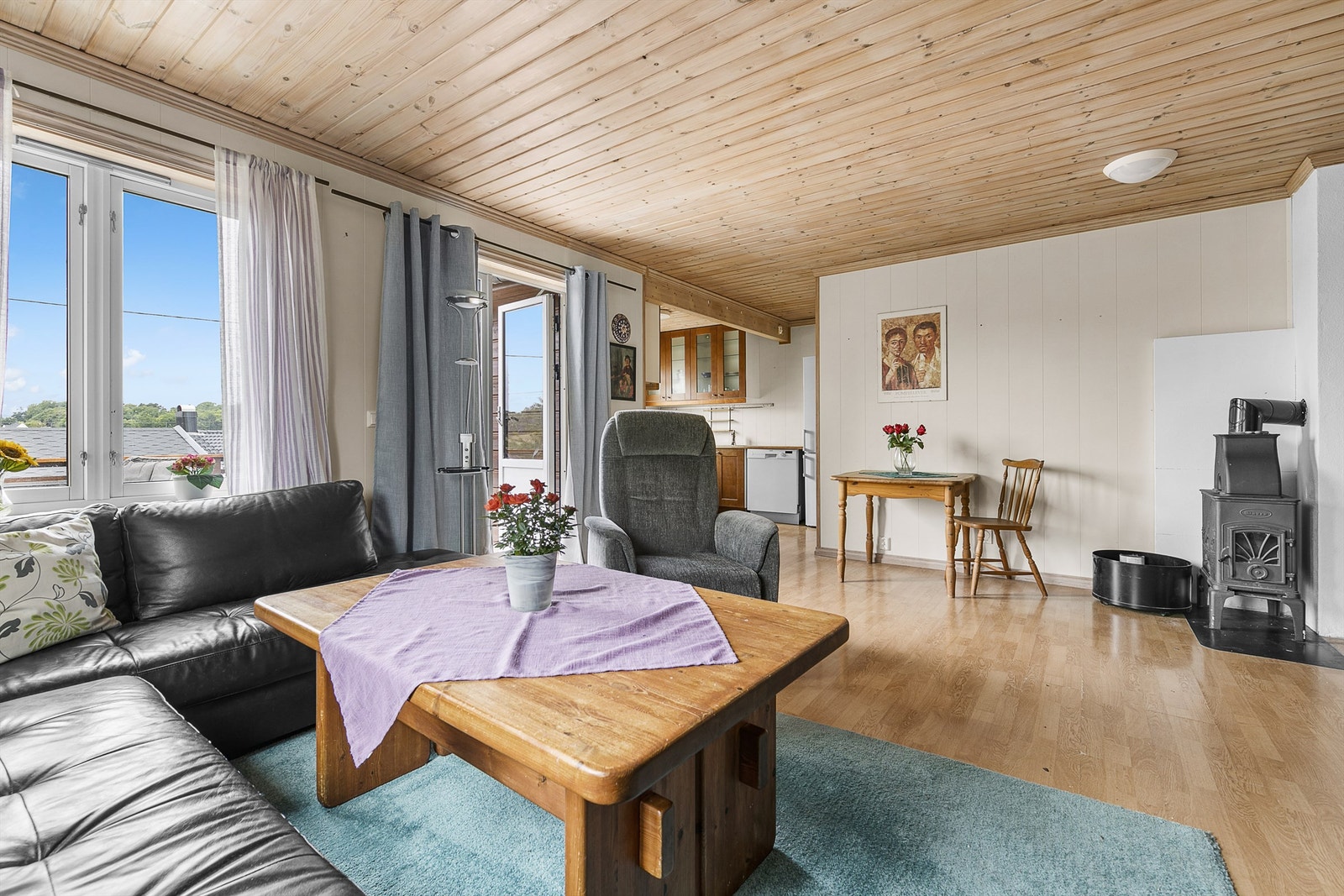 Fra stuen er det utgang til terrassen. Galleribilde