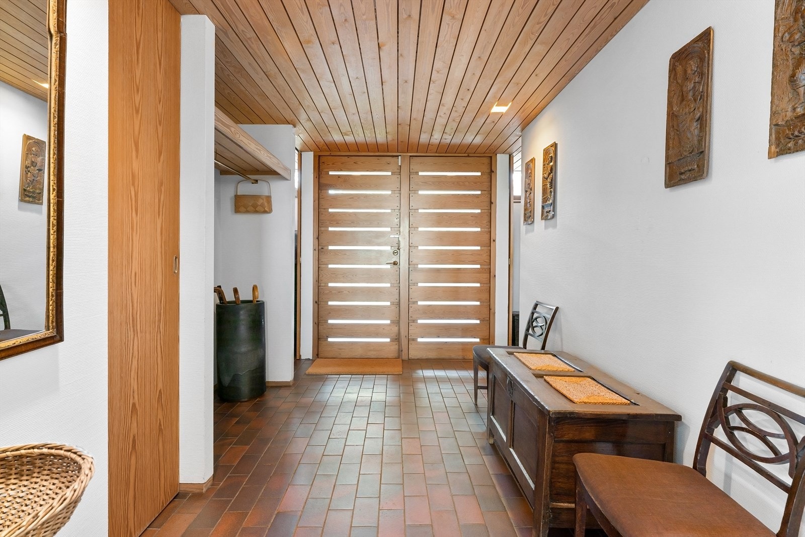 Velkommen hjem! Representativt inngangsparti med garderobe. Galleribilde