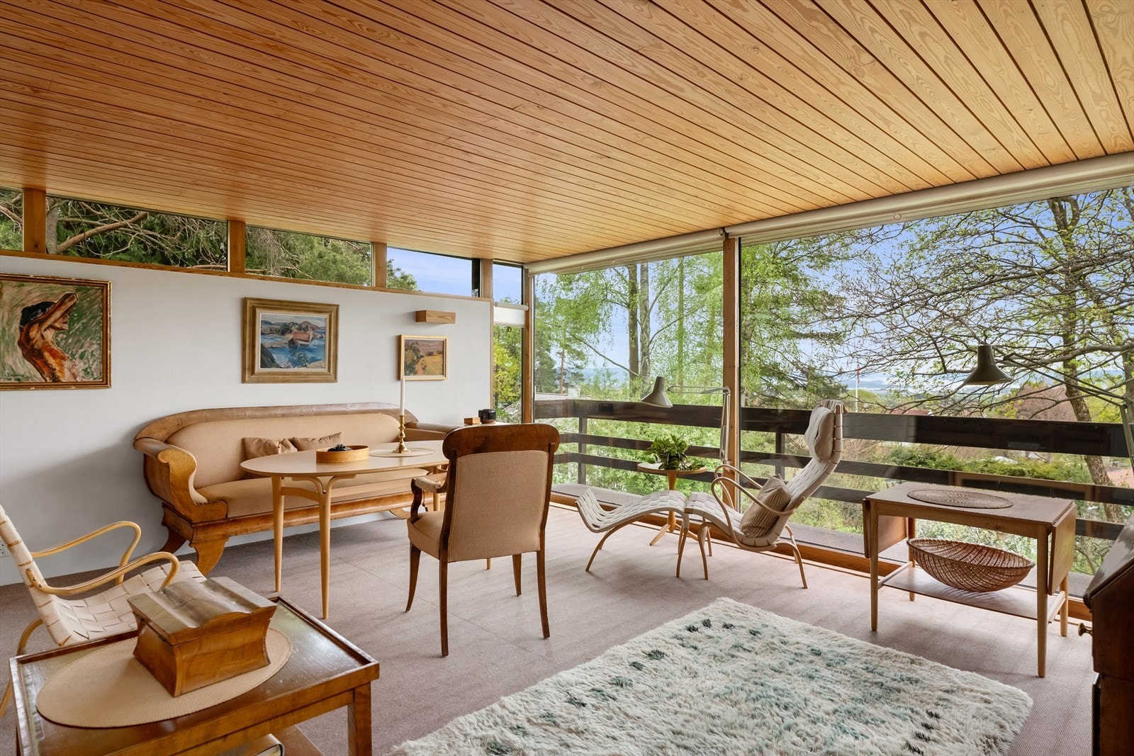 Lys stue på mesaninen. Galleribilde