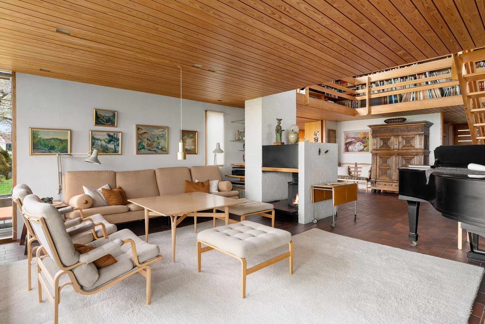 Koselig stue med peis. Galleribilde