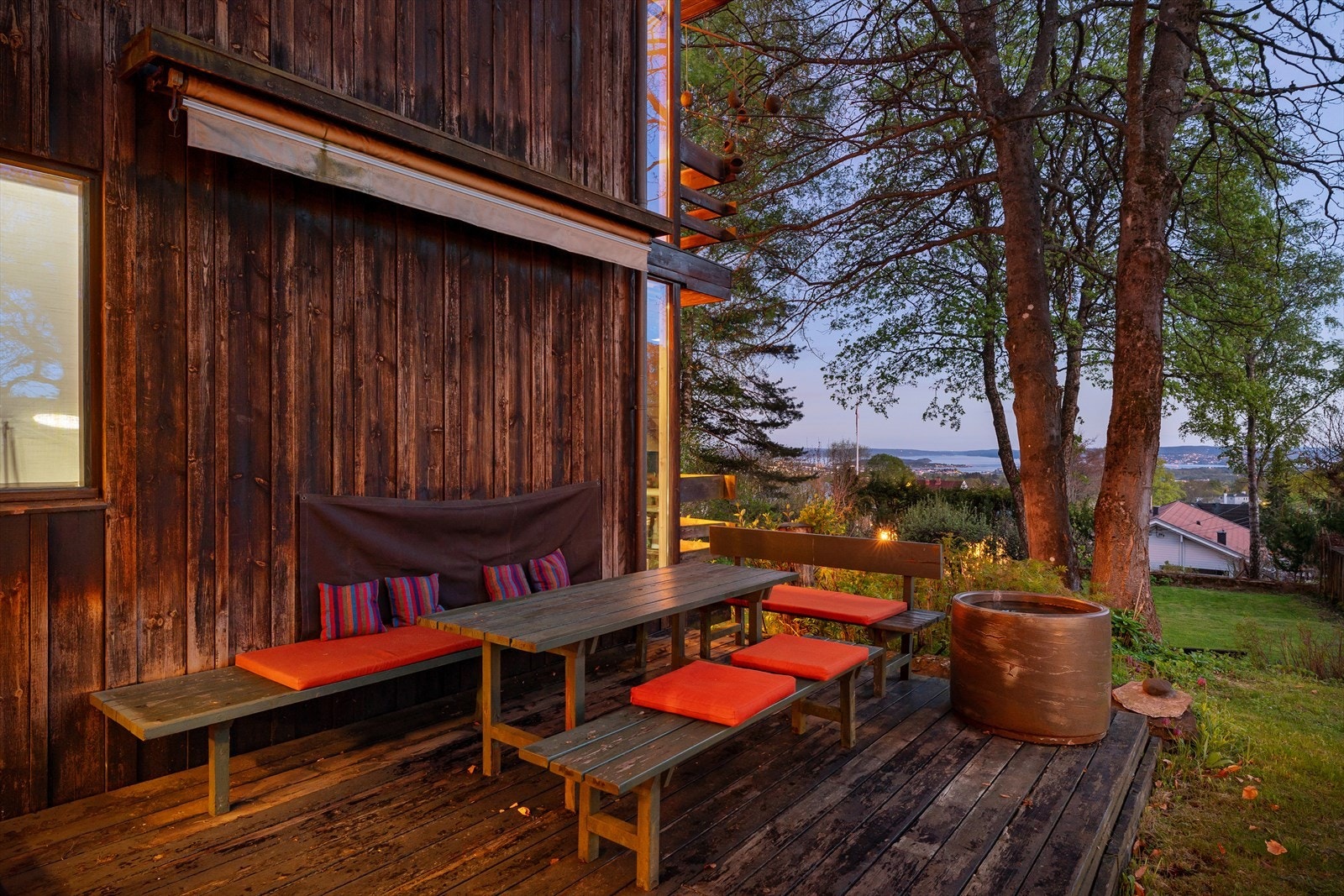 Eiendommen har ettertraktet beliggenhet i idylliske og barnevennlige omgivelser Galleribilde