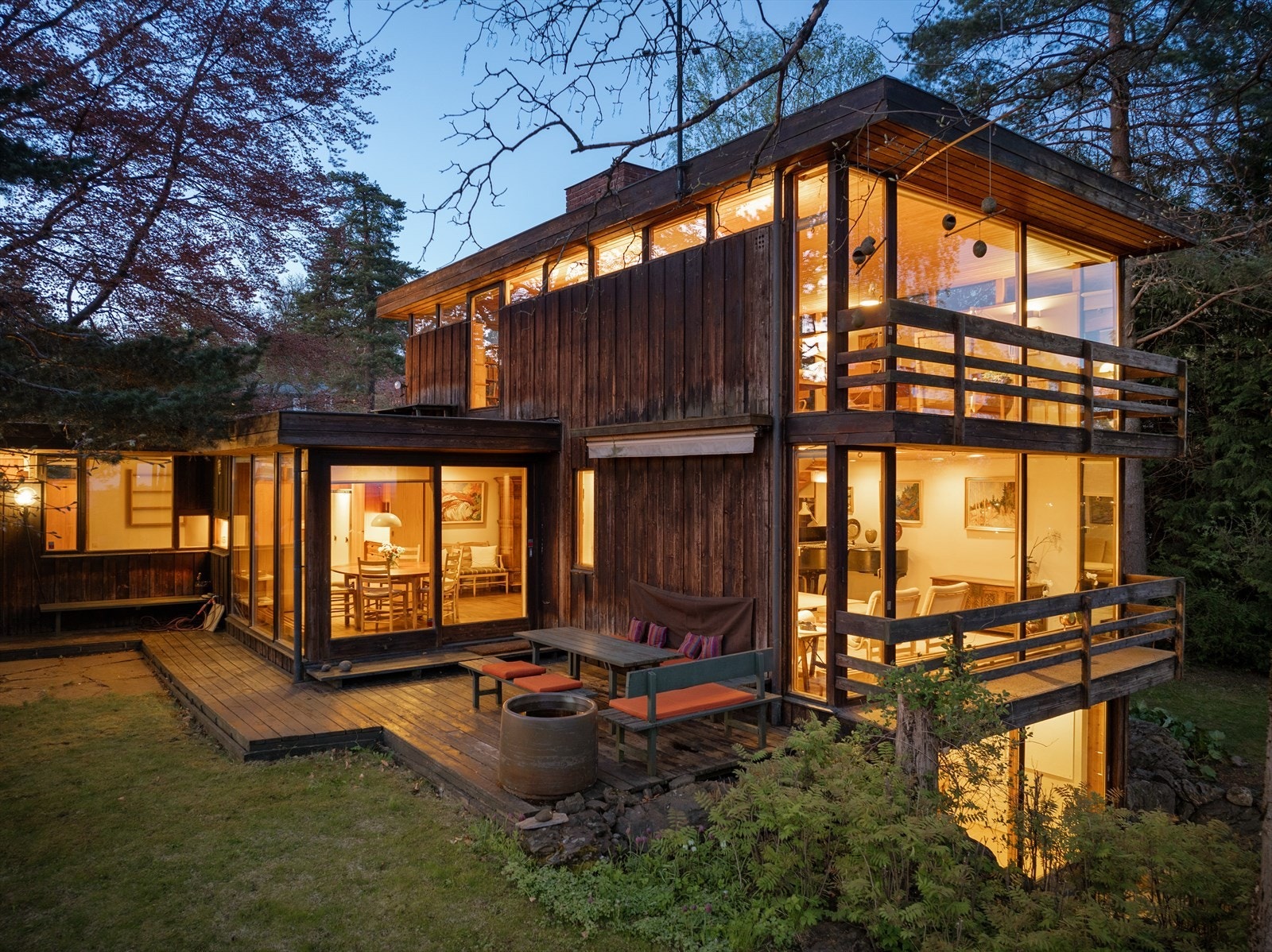 Nils O. M. Nordvik og Caroline Leirflaten har gleden av å presentere en unik, arkitekttegnet villaeiendom med etterspurt beliggenhet på Slemdal / Ris! Galleribilde