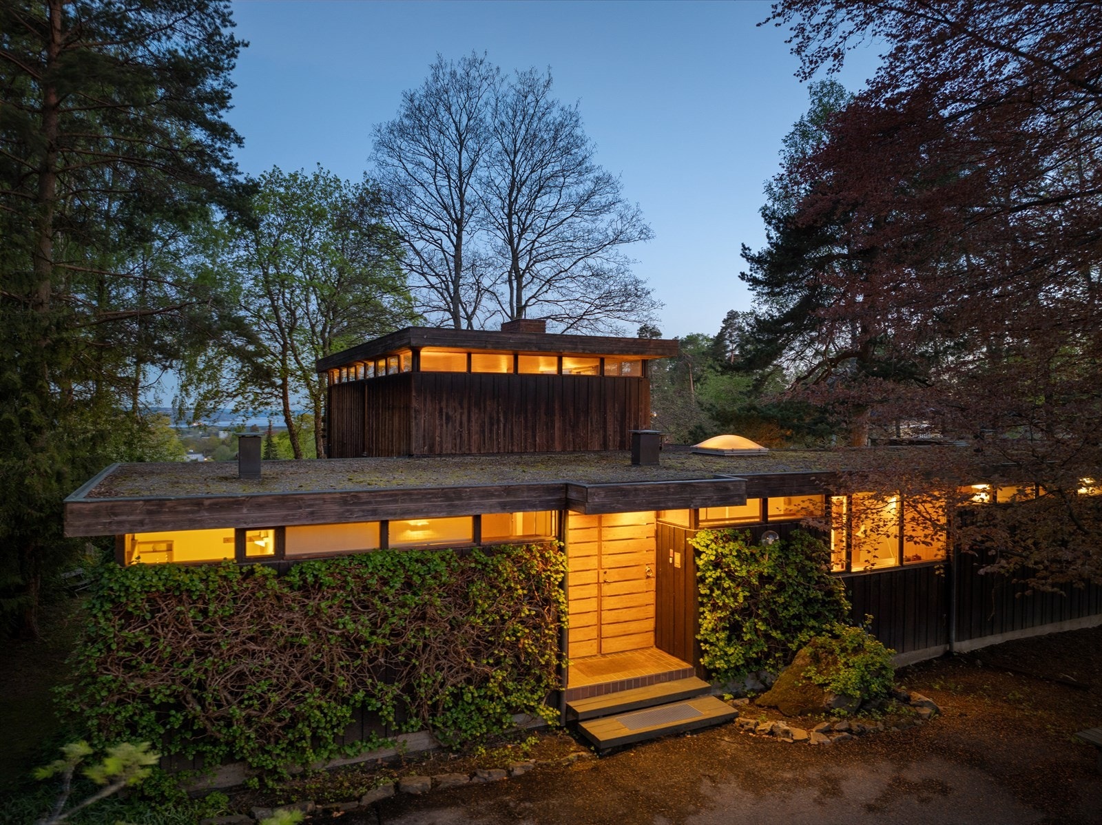 Sjeldent vakker villaeiendom på Slemdal/Ris tegnet av arkitekt Bjart Mohr Galleribilde