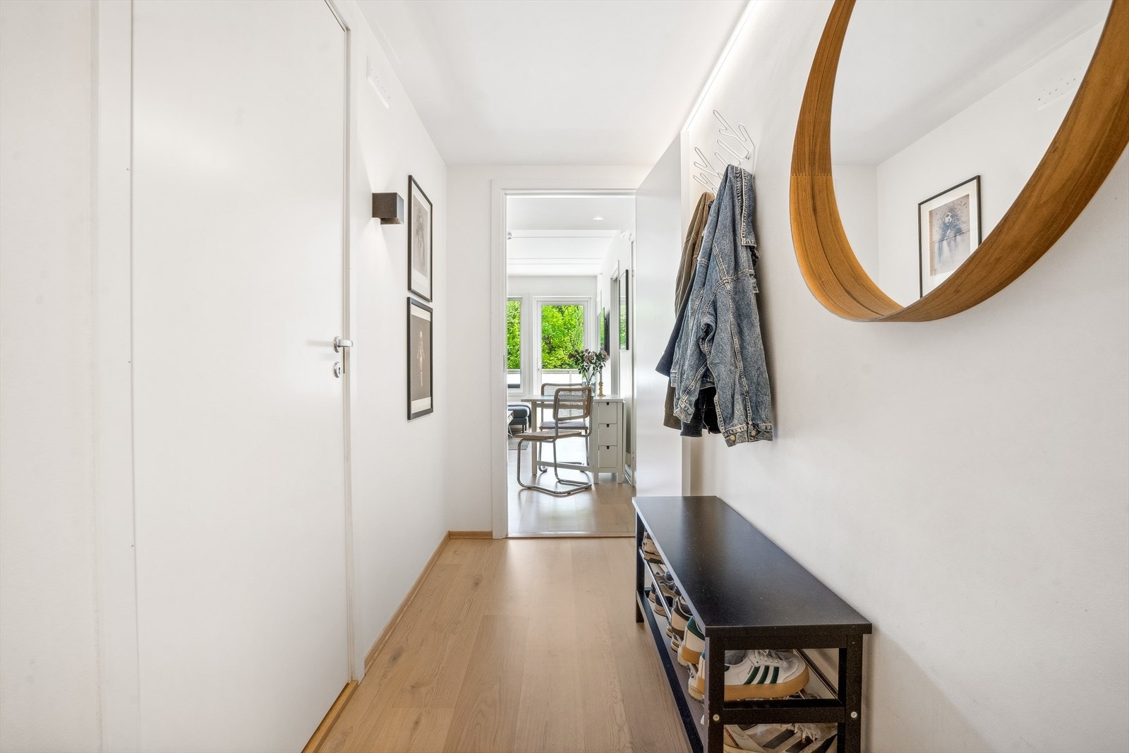 Velkommen inn til en romslig entré Galleribilde