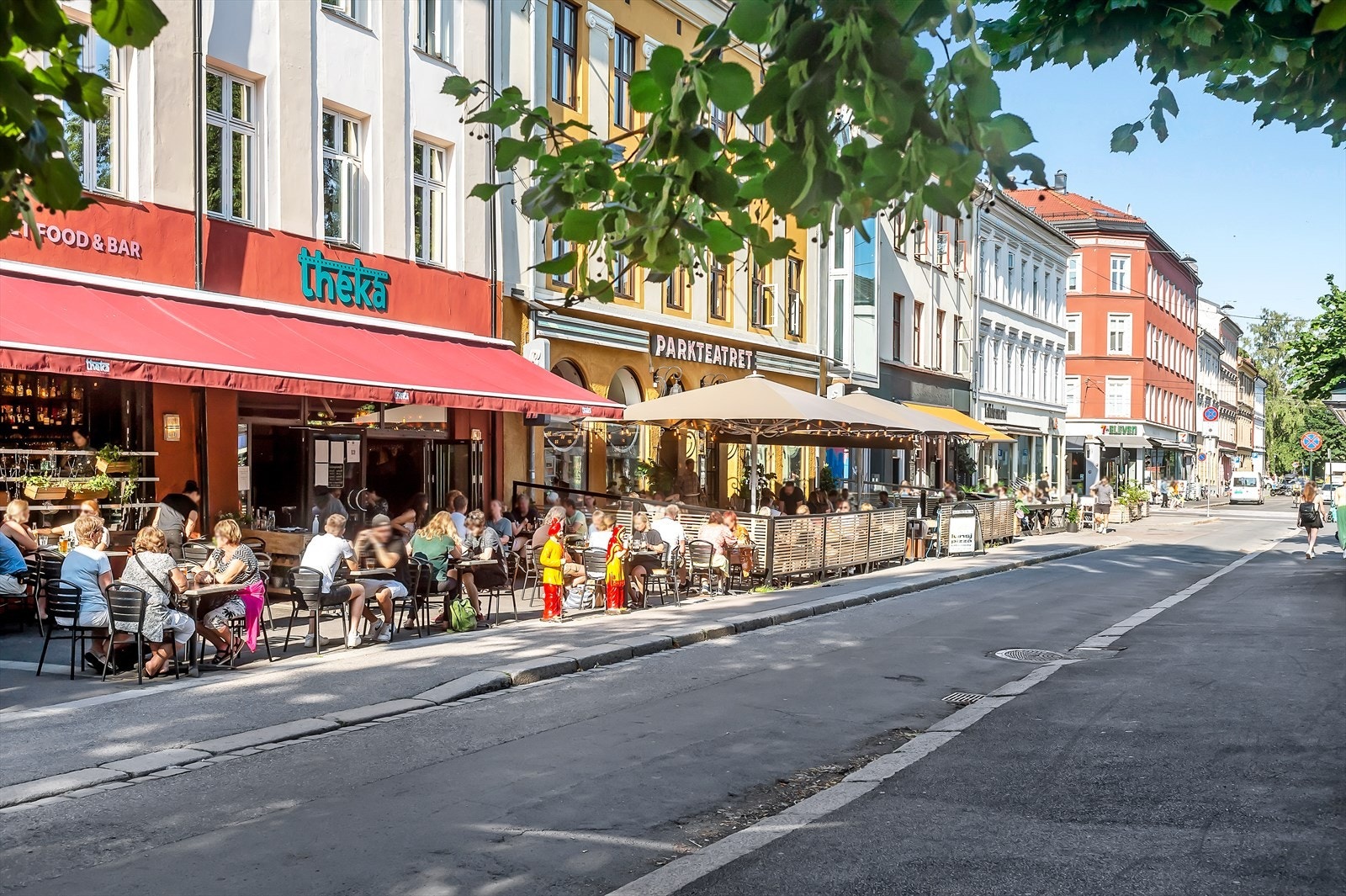Umiddelbar nærhet til handlegaten Markveien, Thorvald Meyers gate og Grünerløkkas yrende folkeliv med et rikt utvalg av kaféer, restauranter, utesteder, forretninger og mindre nisjebutikker. Galleribilde