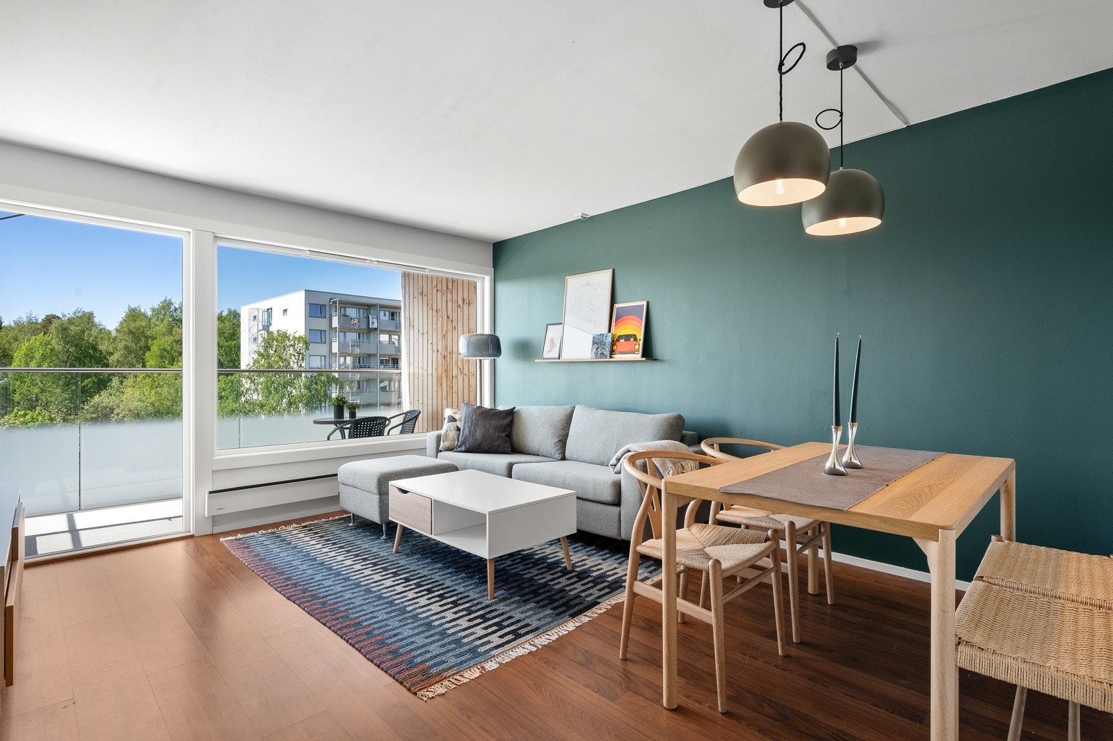 2 roms leilighet i 9.etasje med heis, stor balkong med flott utsikt Galleribilde