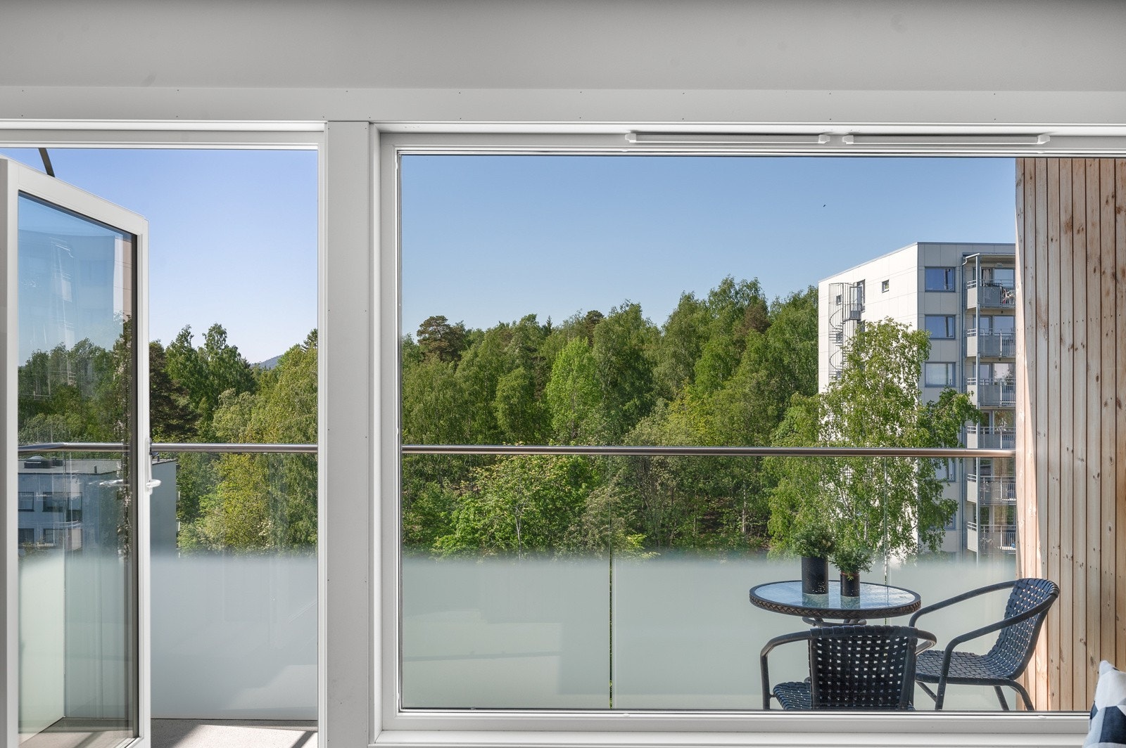 Adkomst til balkong på ca. 7m2 fra stuen Galleribilde