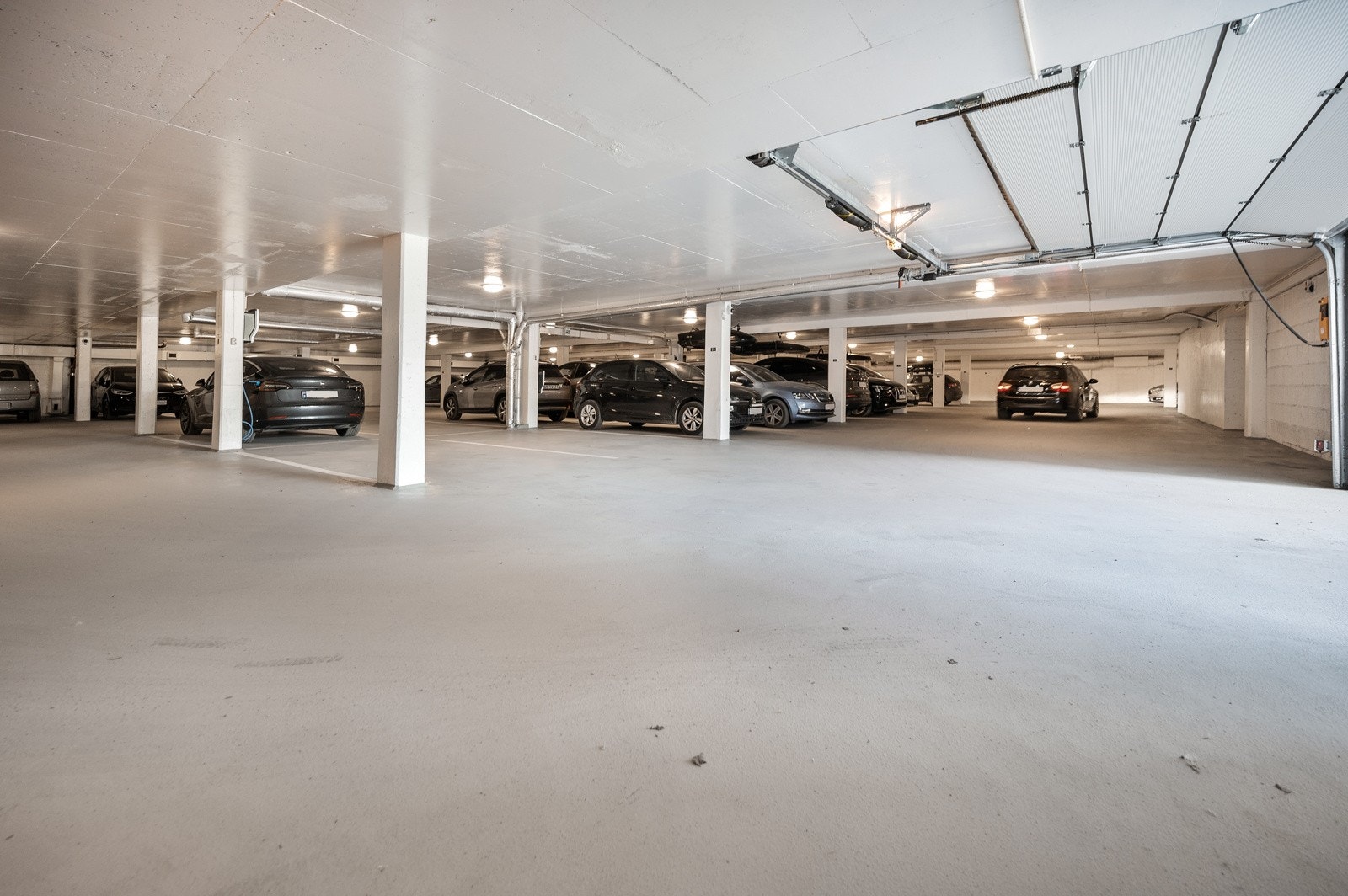 Garasjeplass i Hovseterveien 70 medfølger Galleribilde