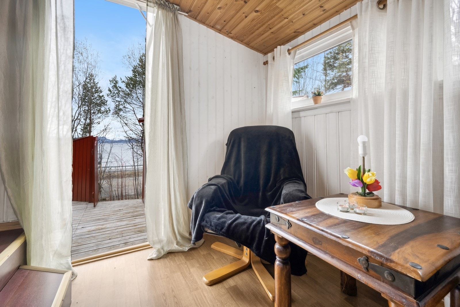 Utgang til terrassen fra nederste stuedel Galleribilde