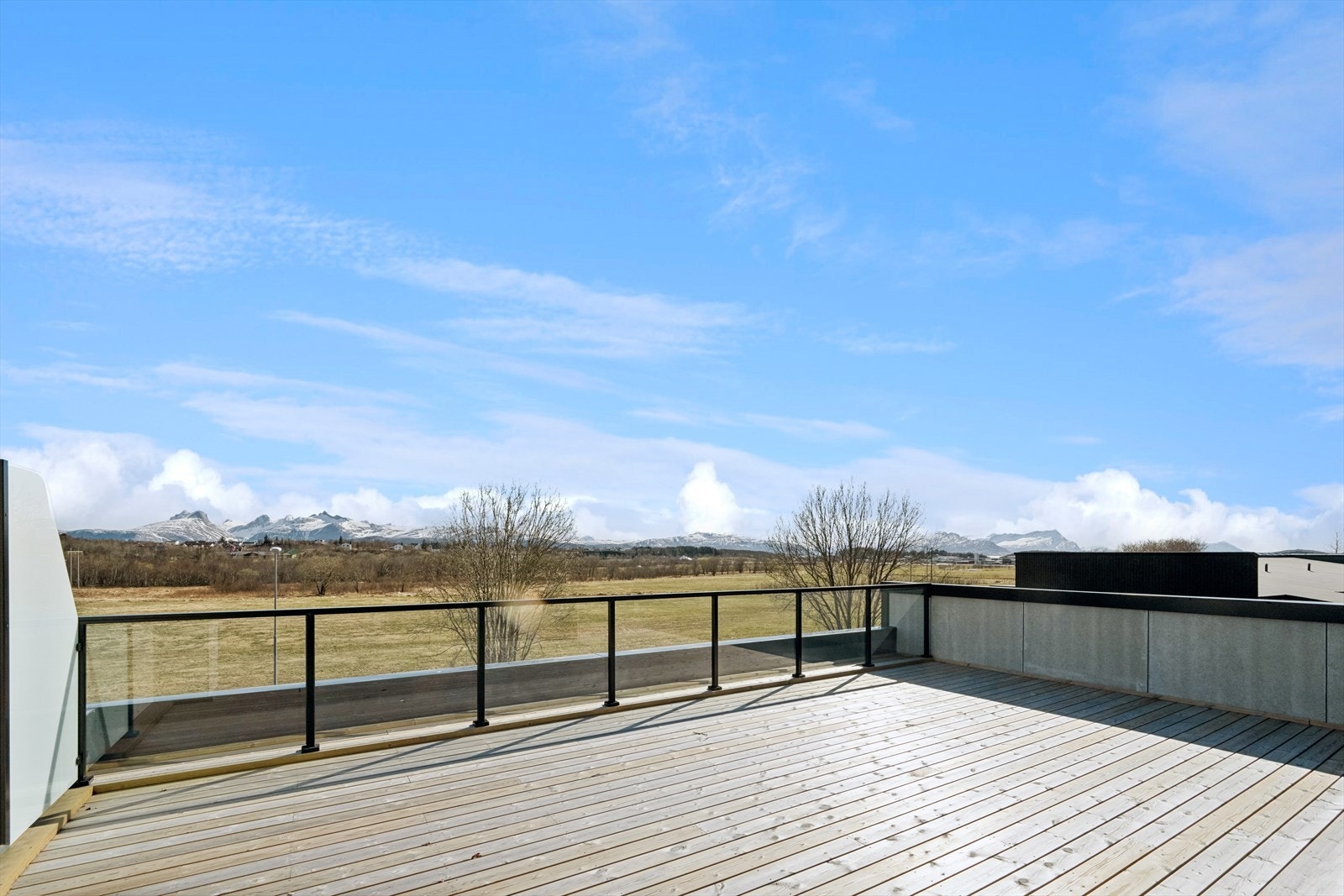 Fra leiligheten er det nærhet til fine friområder som Maskinisten og Rønvikjordene, hvor det går tursti langs Bodøelva - Maskinisten er et godt utgangspunkt for turer i Bodømarka Galleribilde