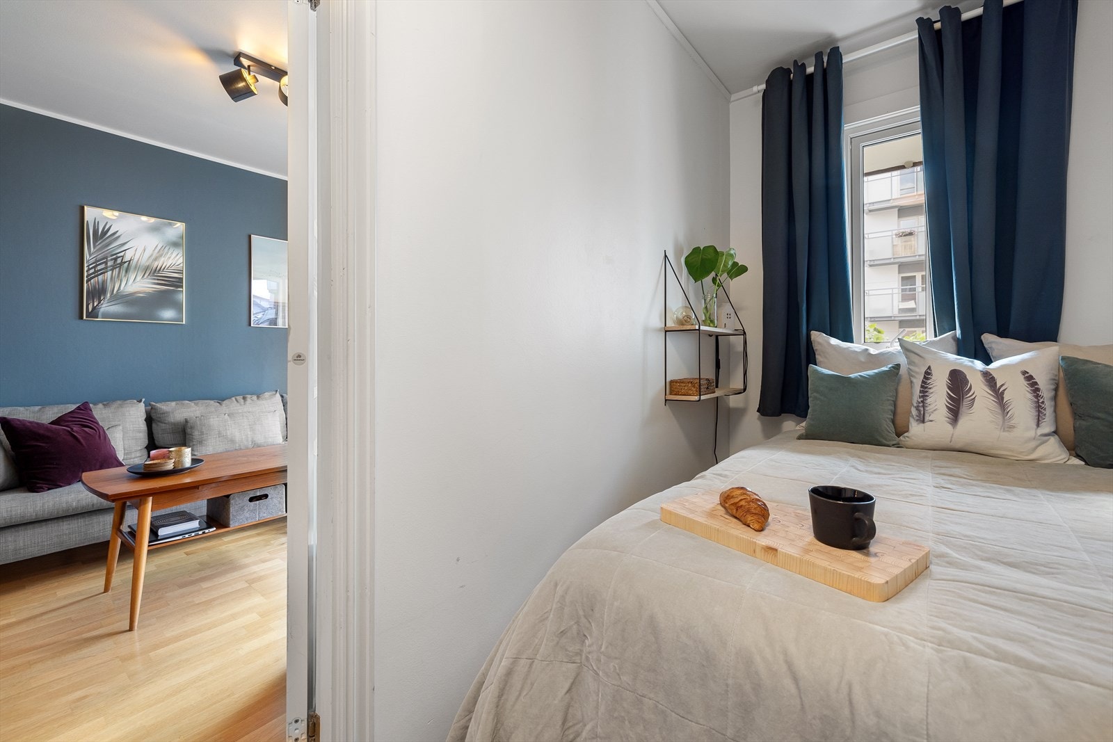 Fra stuen er det adkomst til soverommet Galleribilde