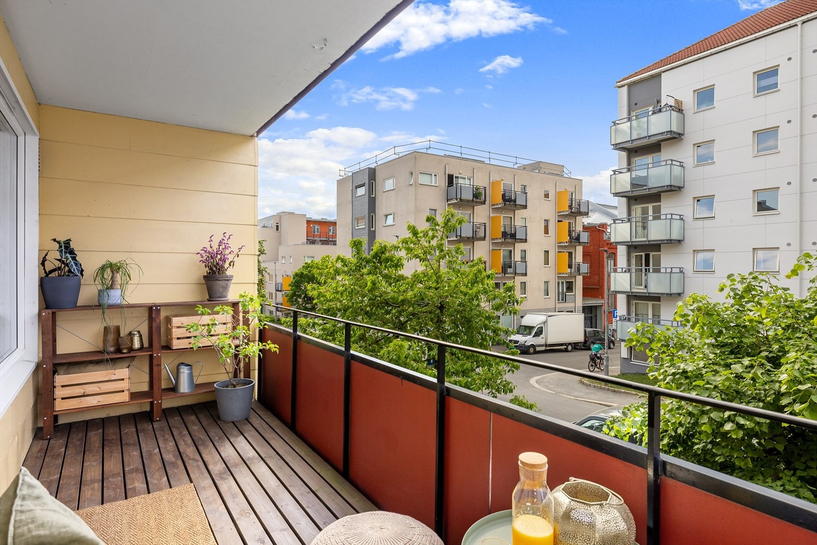 Fra stuen er det utgang til en nordvestvendt balkong på ca. 8 kvm. Galleribilde