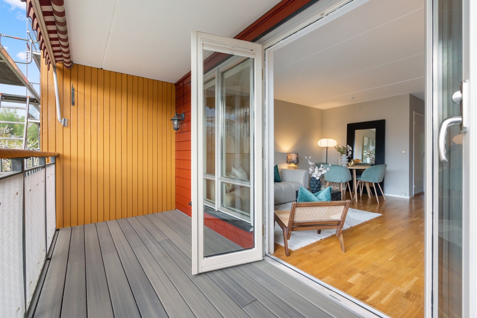 Fra stuen er det utgang til balkong Galleribilde
