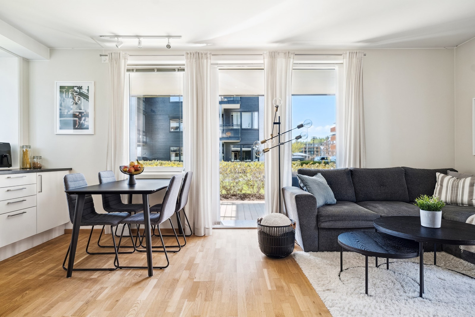 Fin plass for både sofagruppe og spiseplass hvis ønskelig. Galleribilde