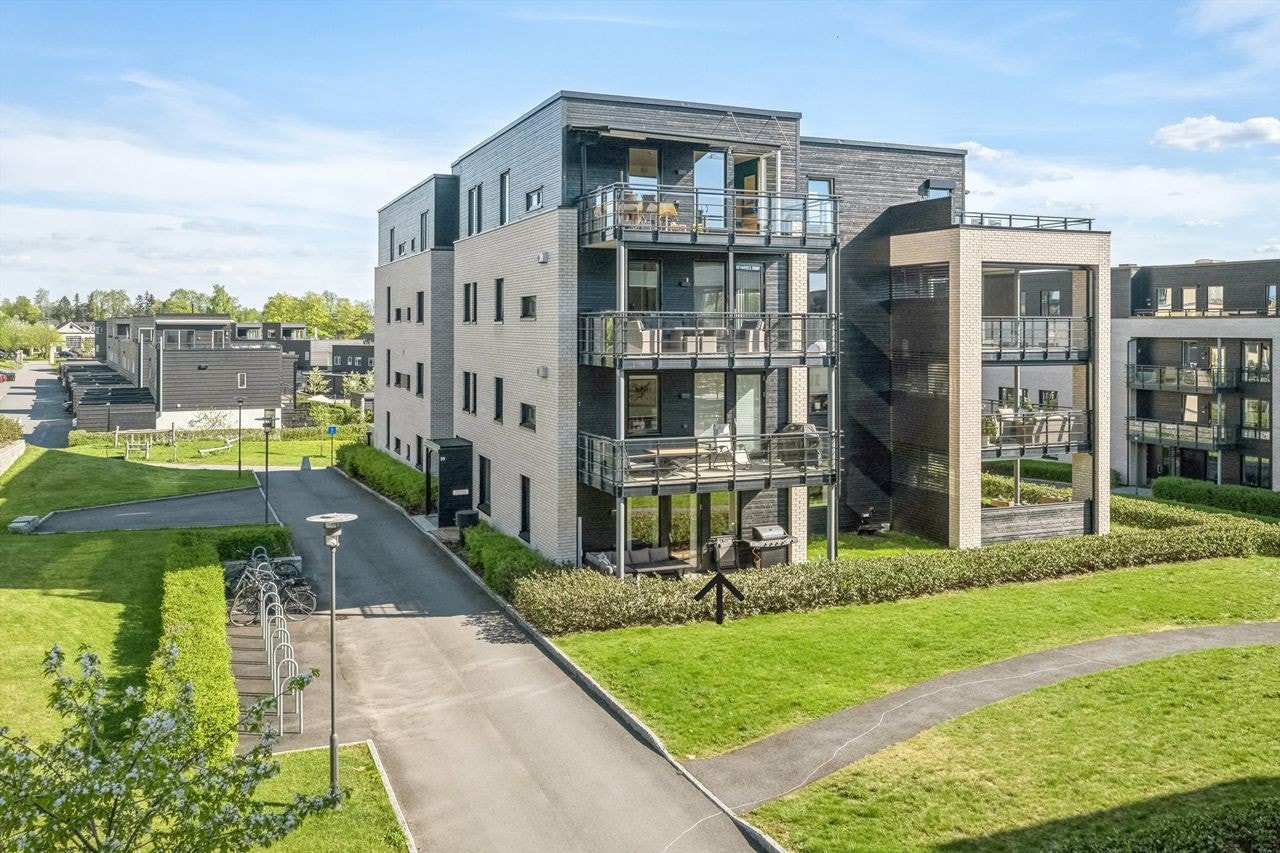 Lys og moderne 2-roms leilighet med markterrasse og garasjeplass på Martodden! Galleribilde