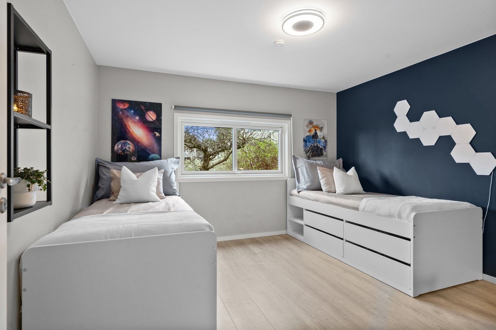 Soverom II er også av god størrelse. Dette rommet passer utmerket som f.eks barnerom, gjesterom og/eller kontor. Galleribilde
