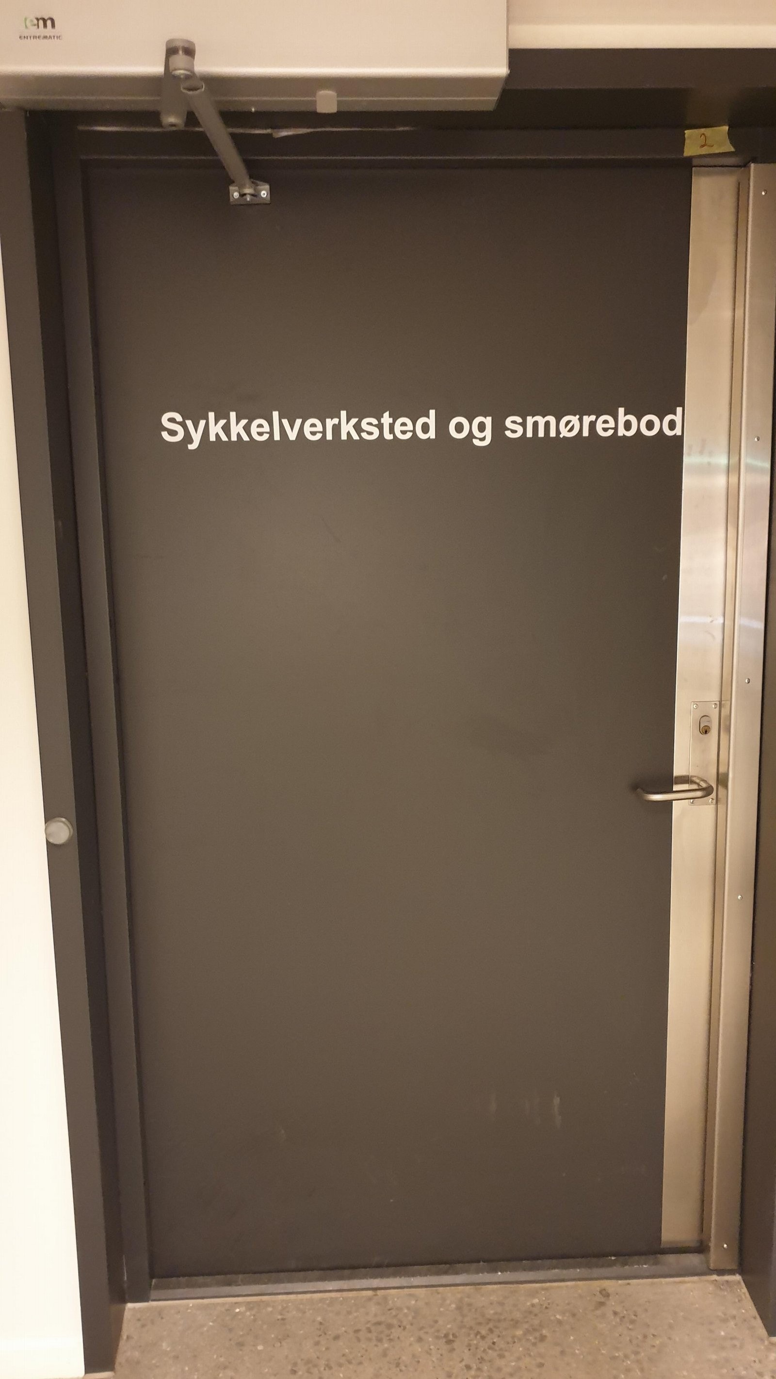 Borettslaget har sykkerverksted og smørebod til ski. Galleribilde