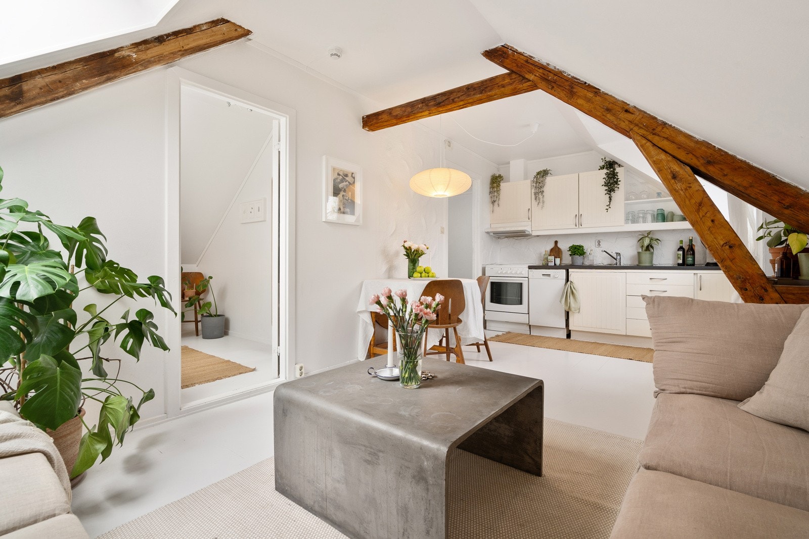 Lys og fin leilighet i loftsleilighet på Møllenberg. Galleribilde