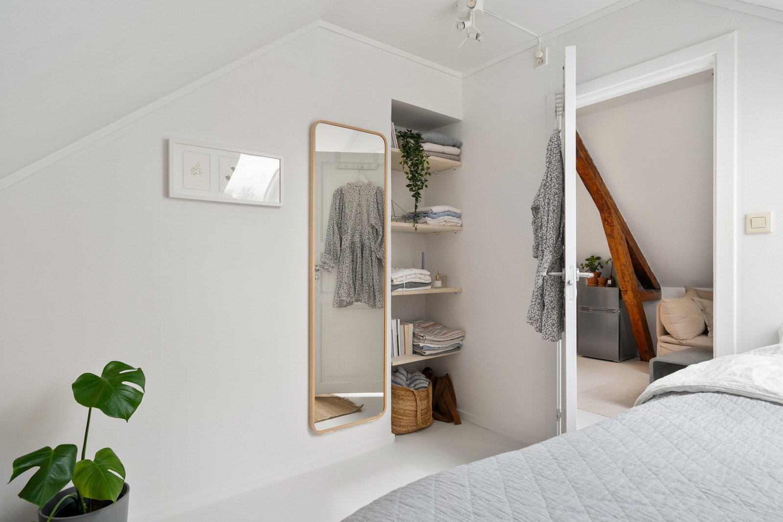 Kan enkelt innredes med både seng og garderobe. Galleribilde