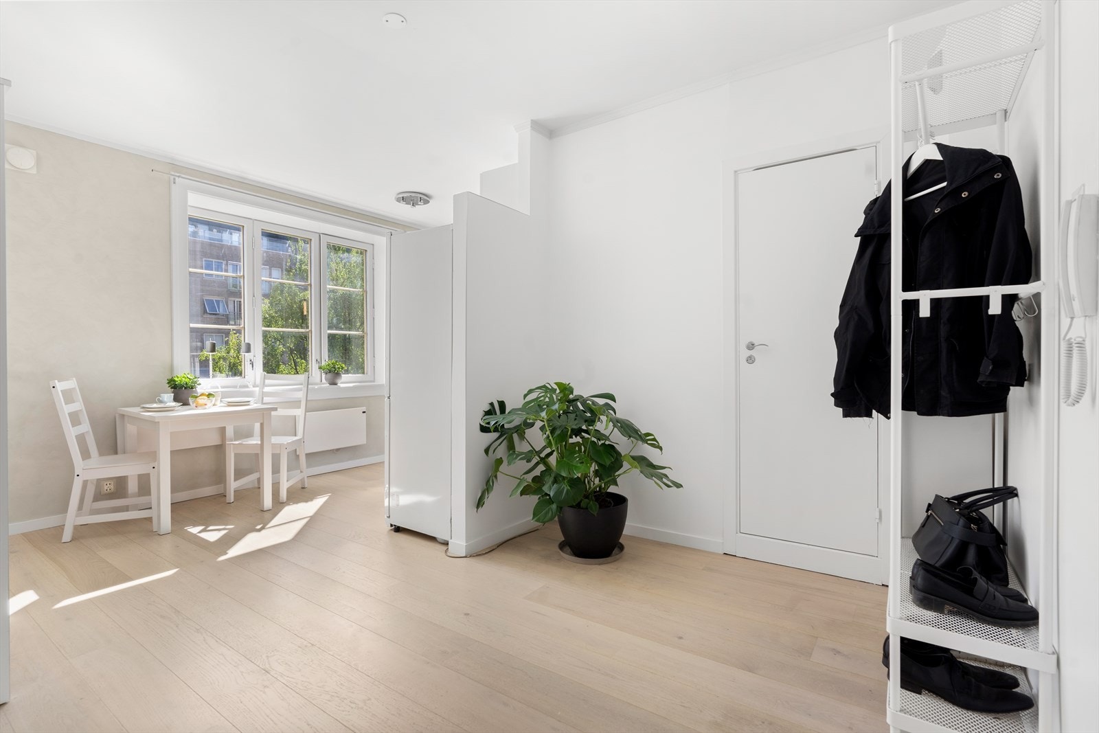 Leiligheten oppleves som lys og luftig, og har god plass til alt man behøver. Galleribilde