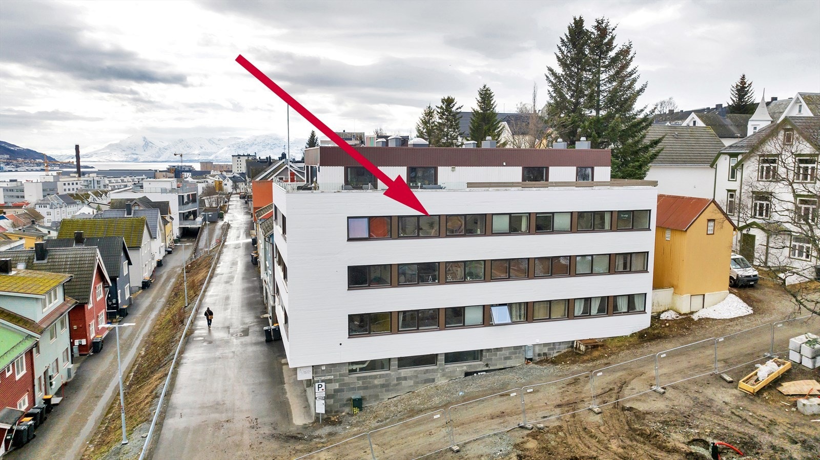 Boligen har en god intern beliggenhet i byggets 3. etasje. Galleribilde