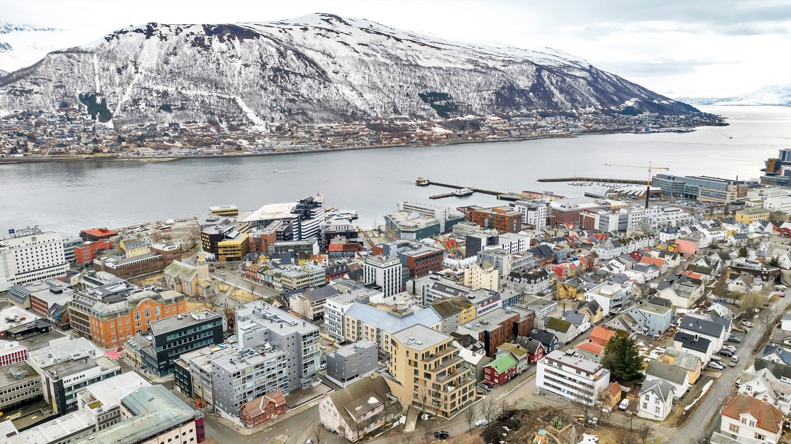 Umiddelbar nærhet til alle sentrums servicetilbud. Galleribilde