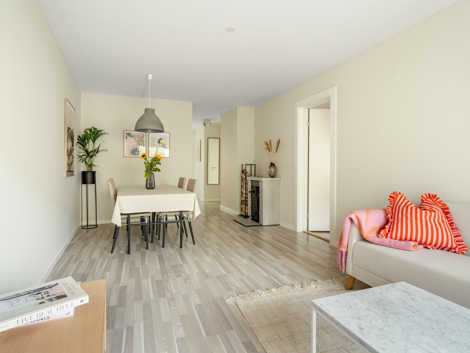 Her er det også god plass til en spisegruppe. Galleribilde